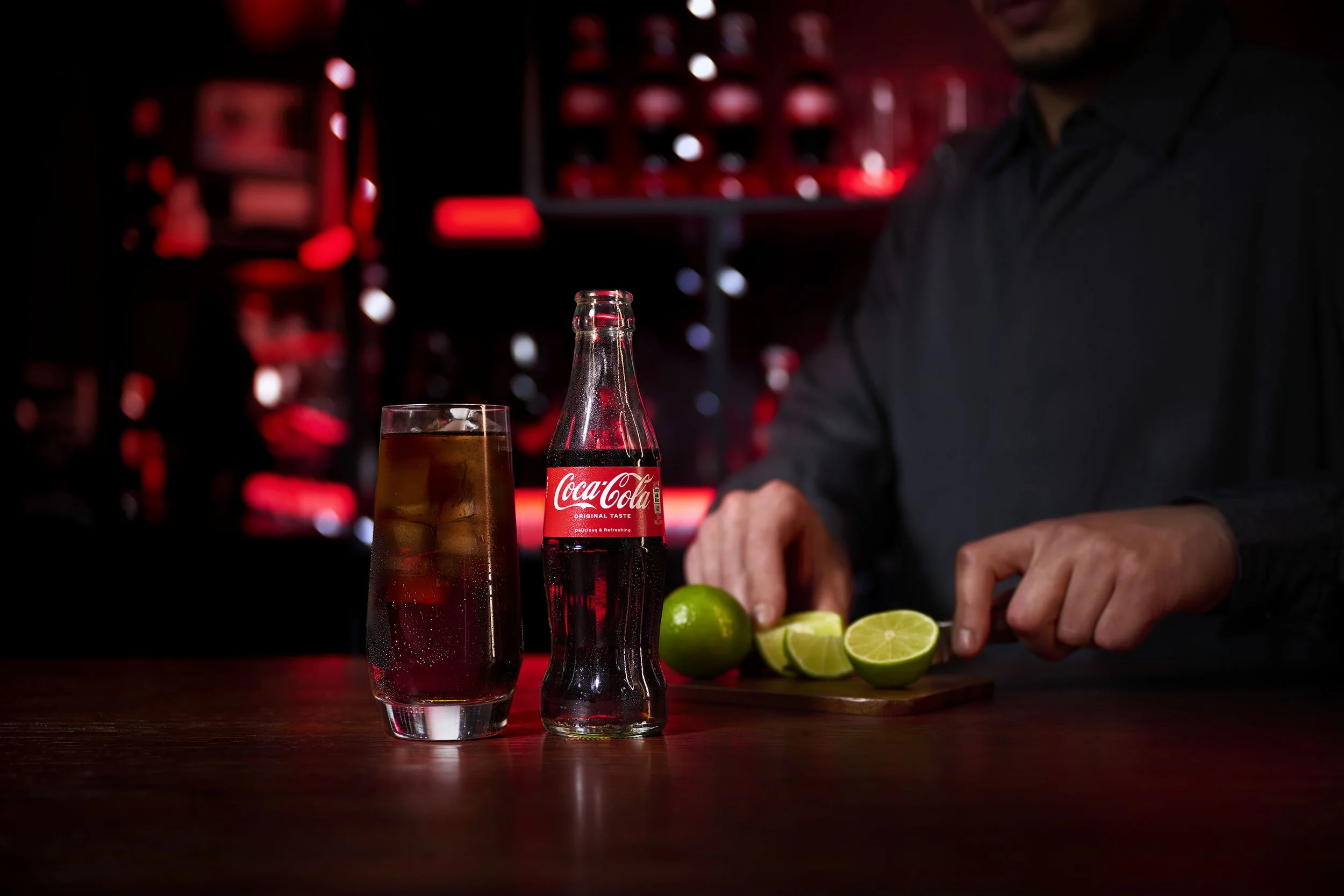 240305_FINALLY_NIGHTLIFE_SFEER_Coca Cola_serve.jpg