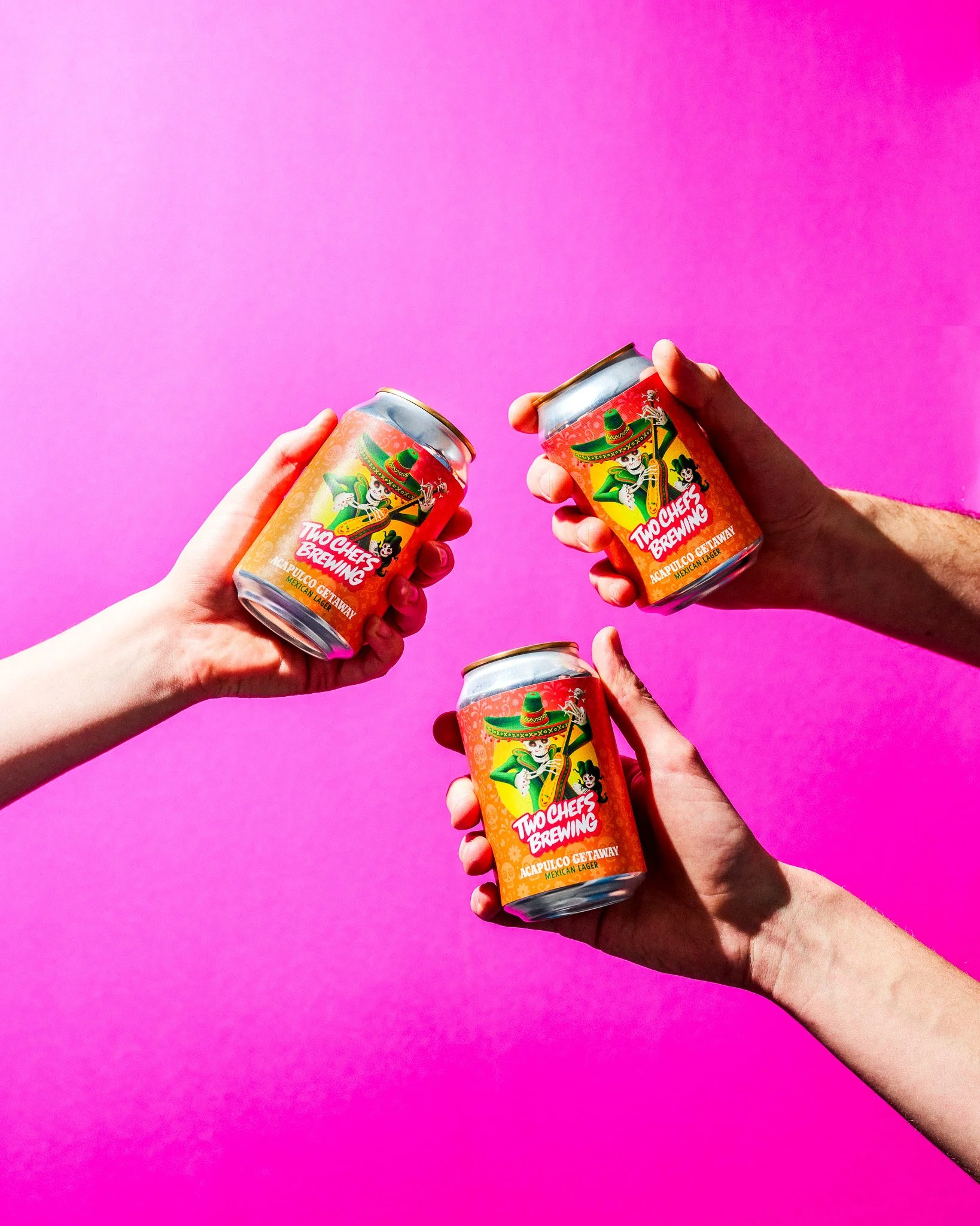 TWO-CHEFS-BREWING_Mock-up hands_9765.jpg