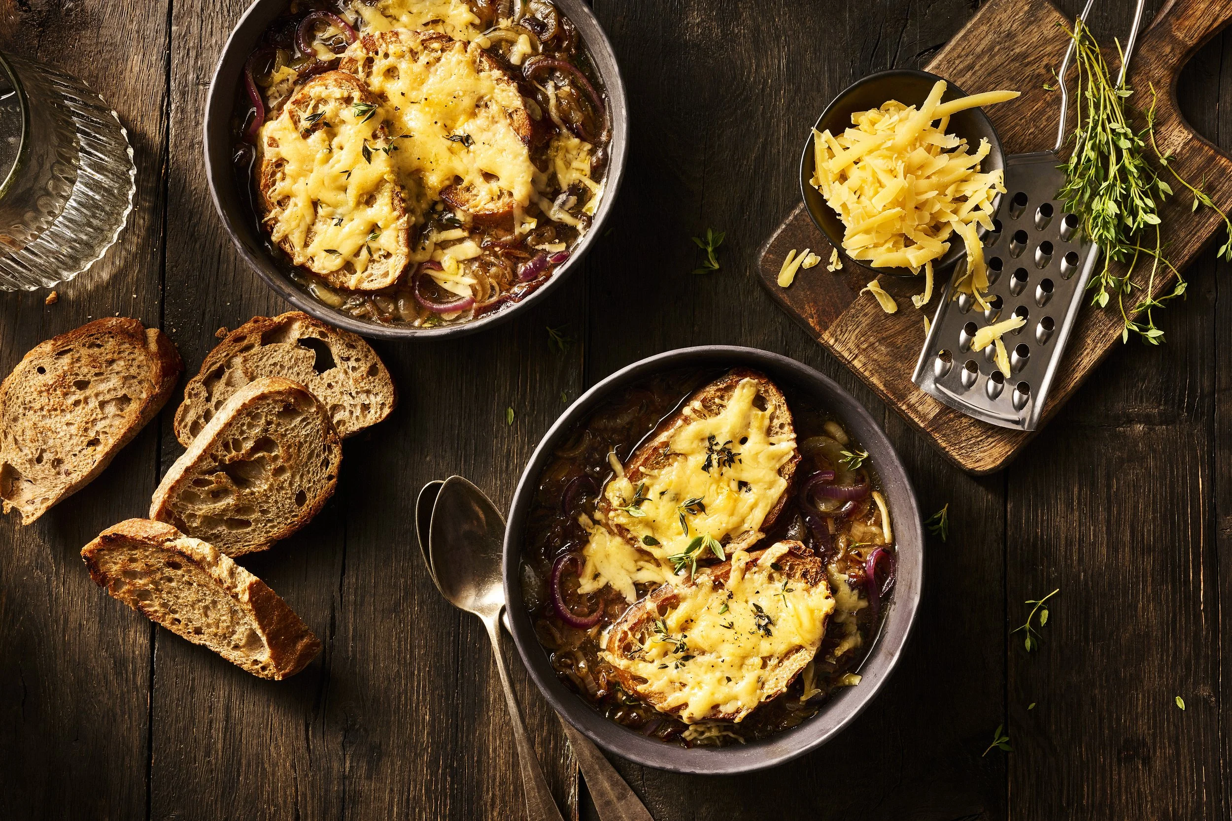 231127_OLD AMSTERDAM_RECEPT_ONION SOUP with CHEESEBREAD_lr_liggend.jpg