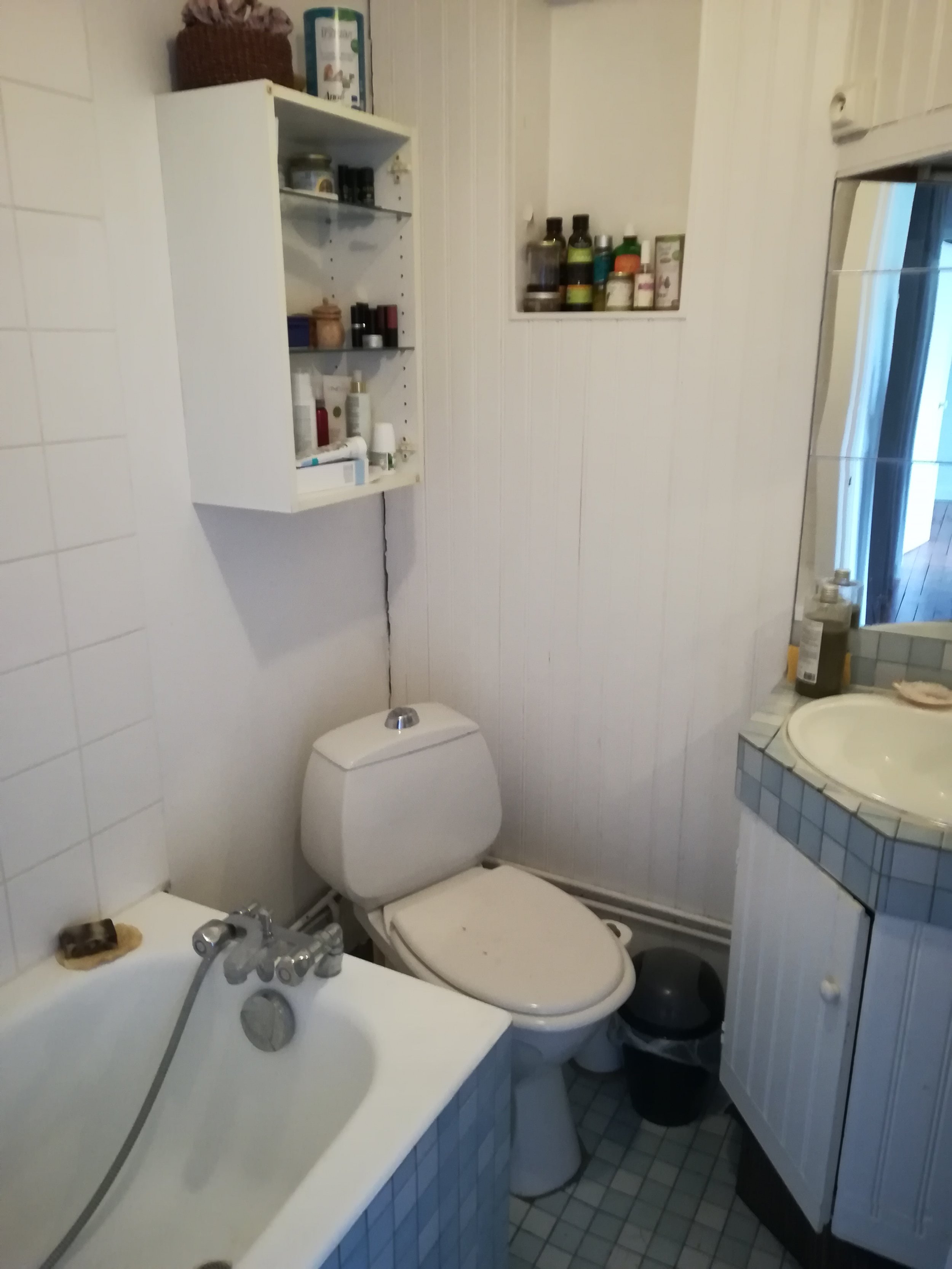 Salle de bains avant travaux et réorganisation par Maison Tournesol Paris