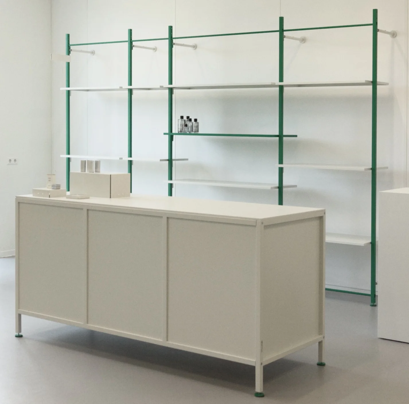 WINKELINRICHTING-COSMETICA OPLEIDING-LEIDEN