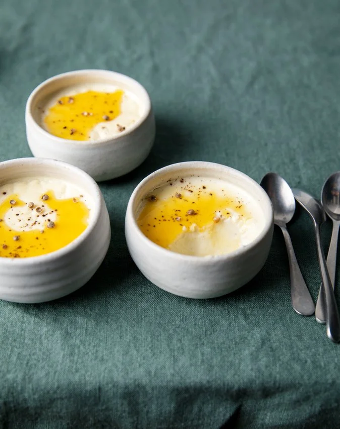 Elle à table 
Photographe : Virginie Garnier