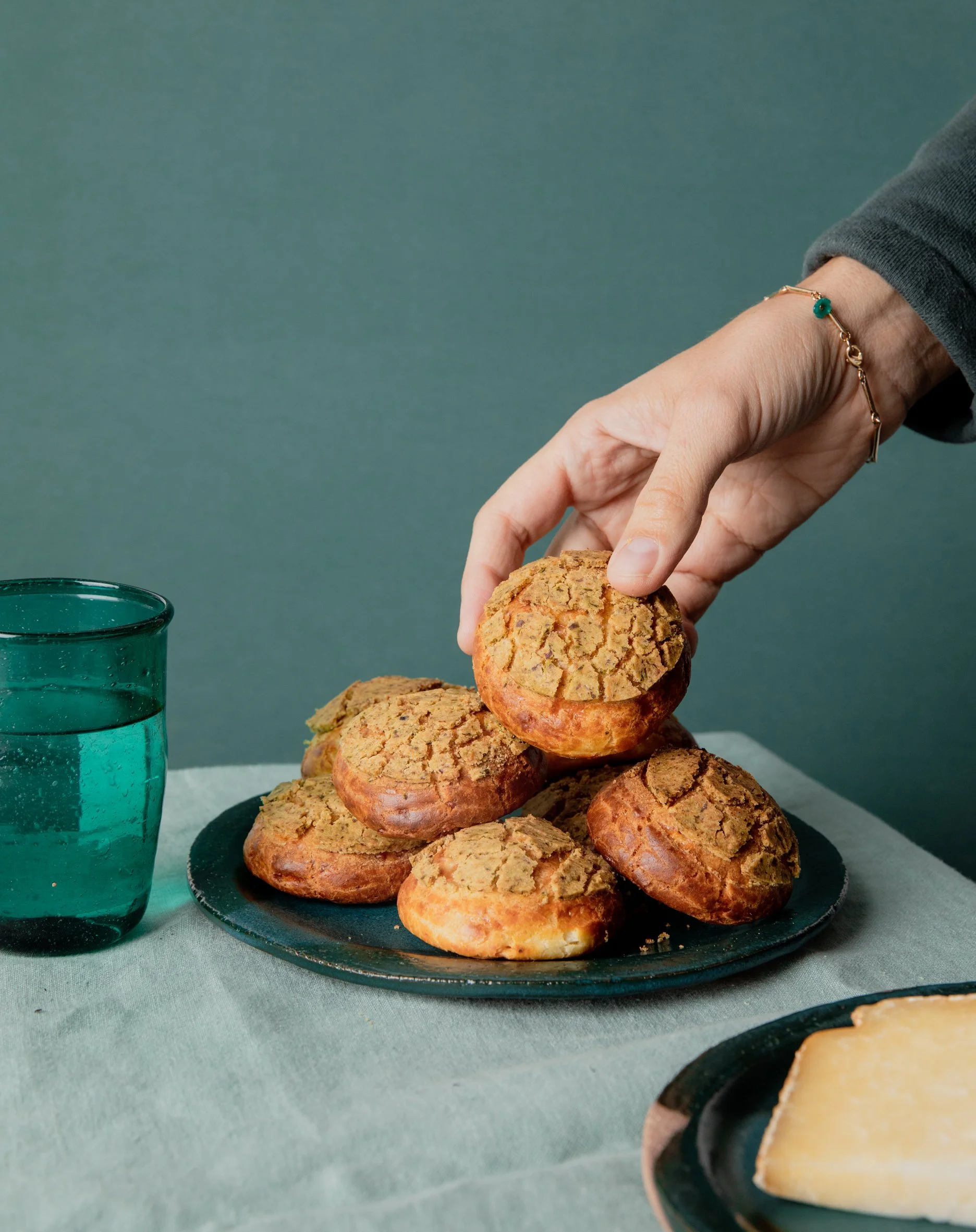 Elle à table 
Photographe : Virginie Garnier