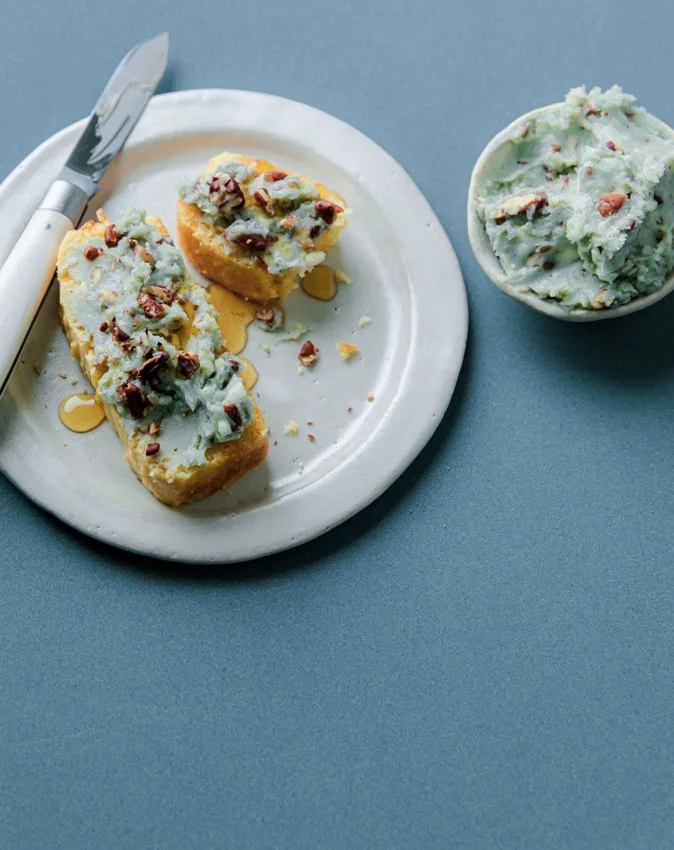 Elle à table 
Photographe : Virginie Garnier