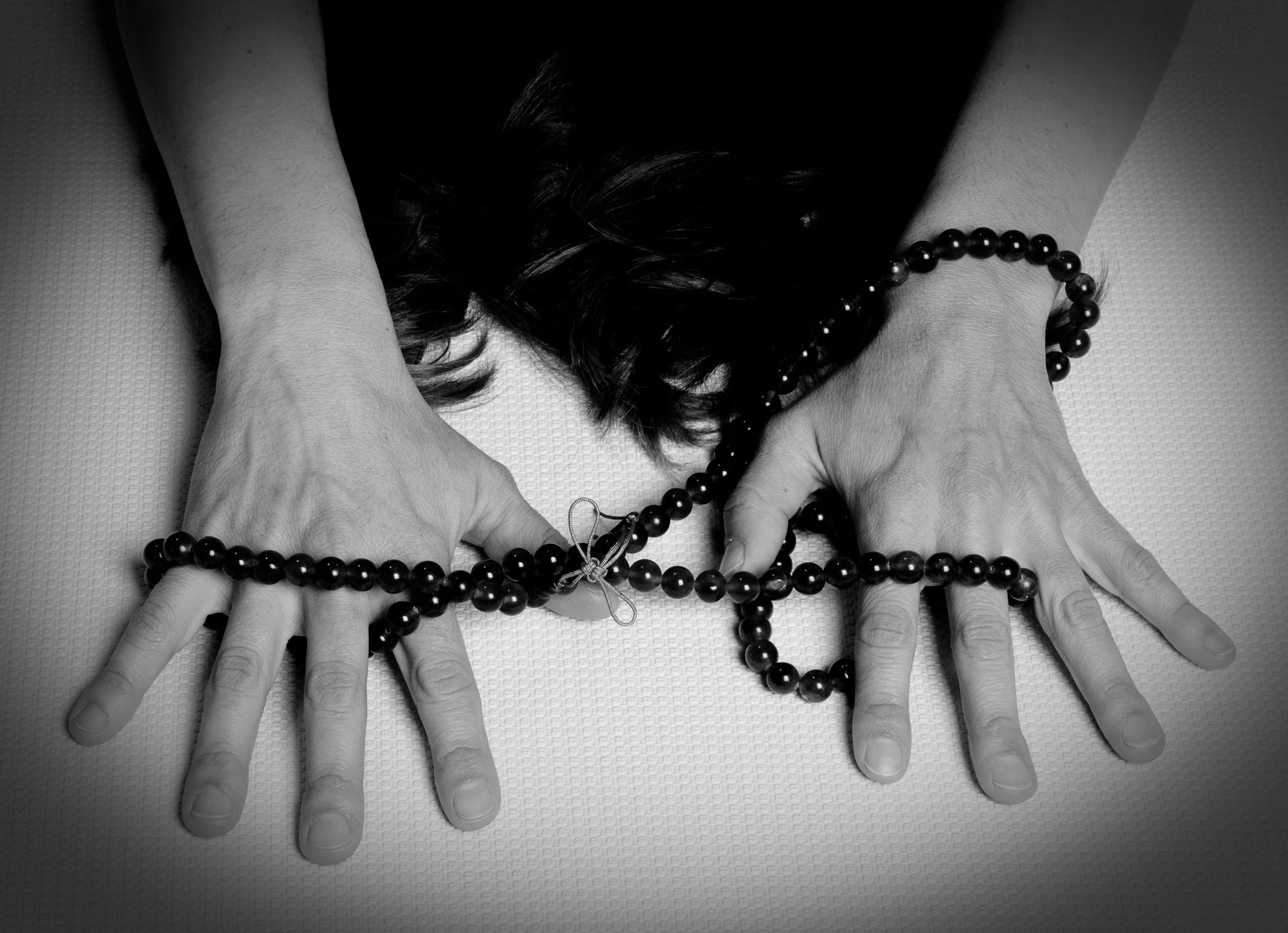yoa-art-hands-mala-0064.jpg