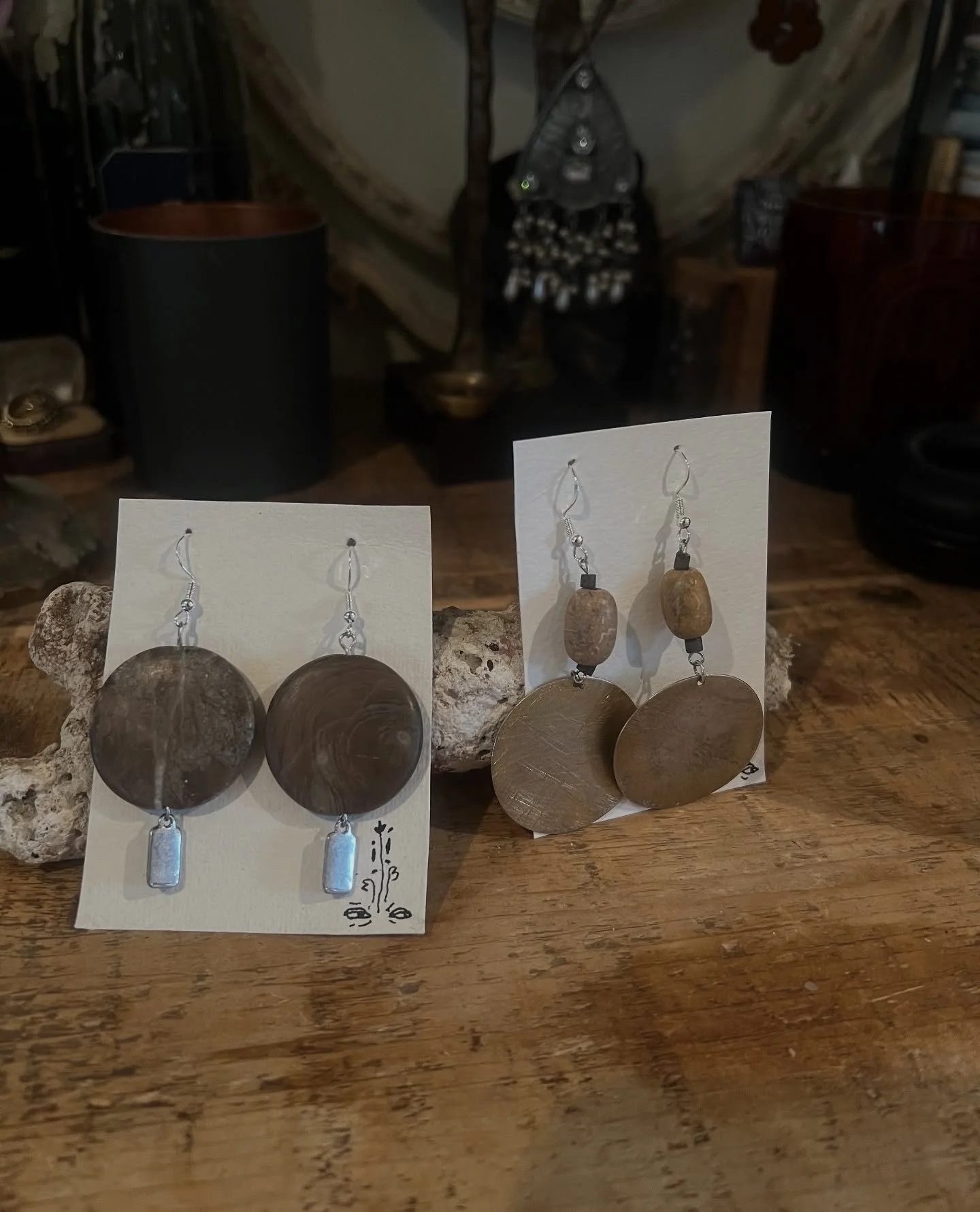 Handmade earrings with marble beads and textured metal 🌾

#HandmadeJewelry #IllustratorArtist #ArtAndJewelry #HandmadeEarrings #StatementEarrings #MarbleBeads #MetalJewelry #TexturedMetal #MixedMaterialsJewelry #BohoStyleJewelry #EarthyAesthetic #In