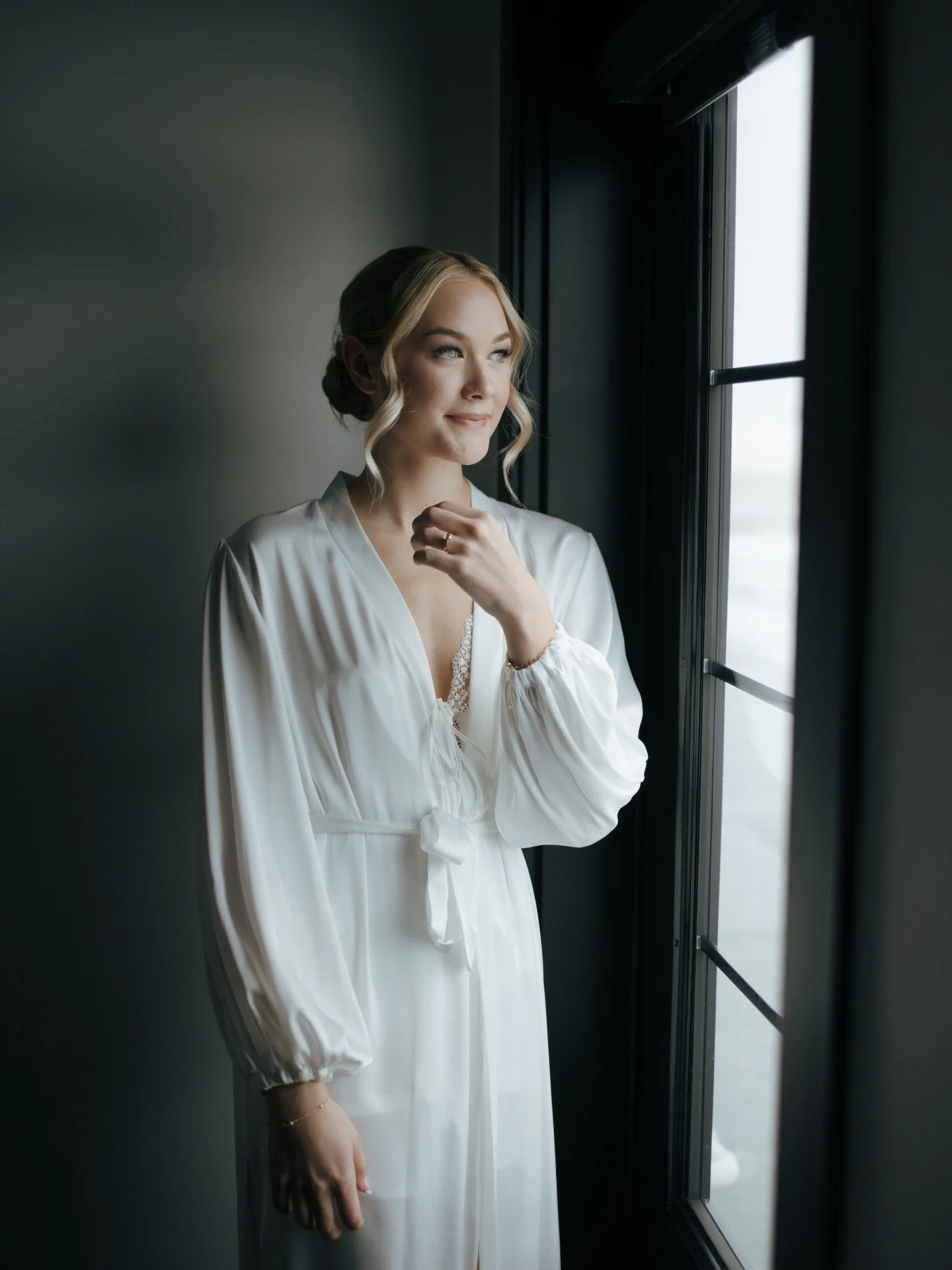 Elegant, sophisticated, and luxurious, this look embodies timeless beauty. It will forever remain a classic, gracing the frames on her walls in her home for generations to come

Photographer: @paige_k_photography 
Venue: @westwood.estates 
@danielle.