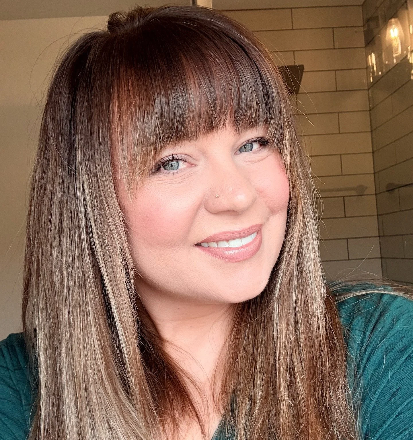 You don&rsquo;t have to break the bank to feel confident 🤍

Trying out drugstore makeup for myself since I&rsquo;ve been investing more luxury products into my pro kit.

Honestly&hellip; I&rsquo;m impressed! ✨

Base: @embryolisseca Retinol-like
Prim