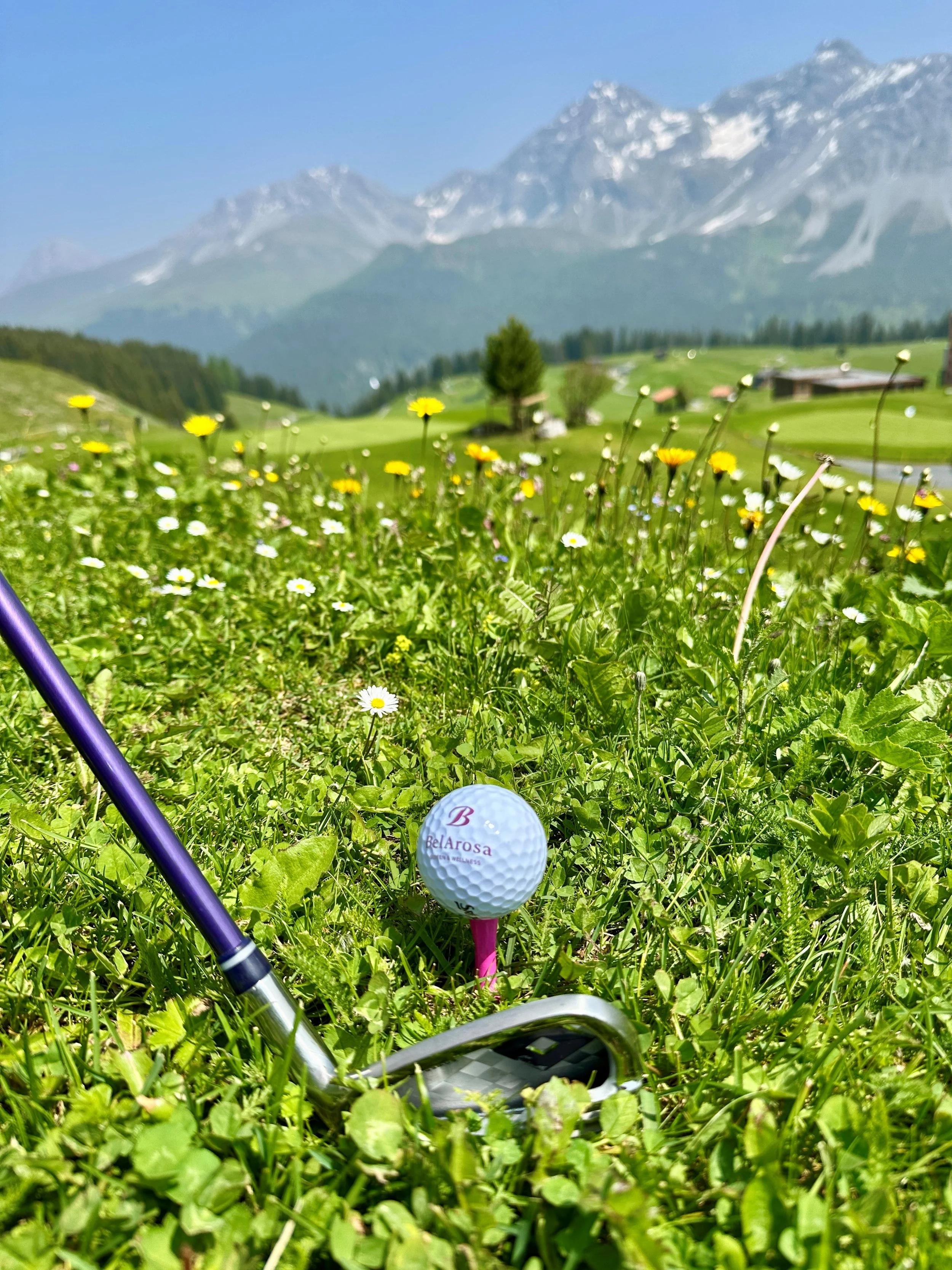 Play golf at 1’800 meters above sea level