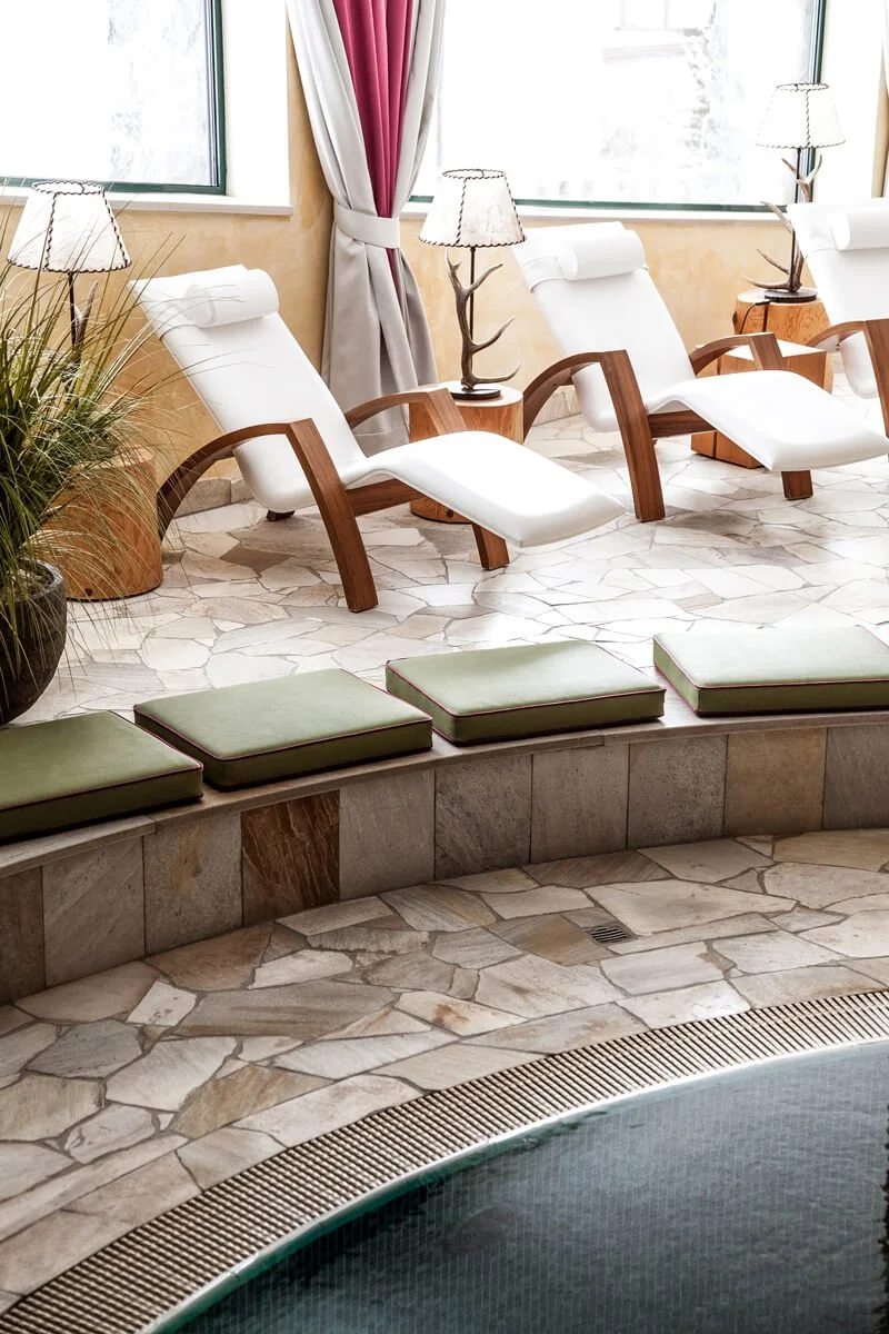 BelArosa-Wellness-Erlebnisbad-Liegen-296_web_tiny.jpg