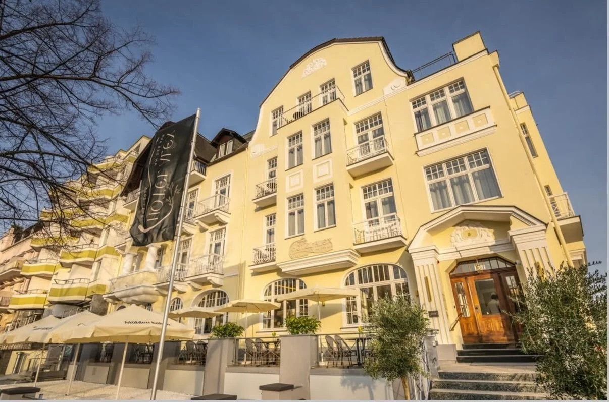 Fertigstellung und Übergabe Hotel Alex