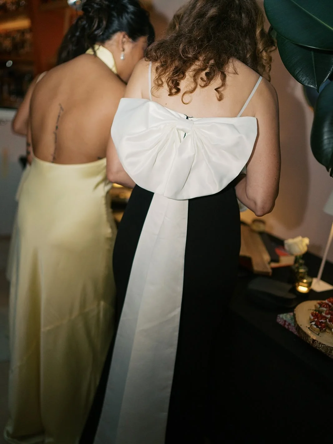 Still dreaming of this rooftop reception with the Nashville skyline in the background🌃🍸
