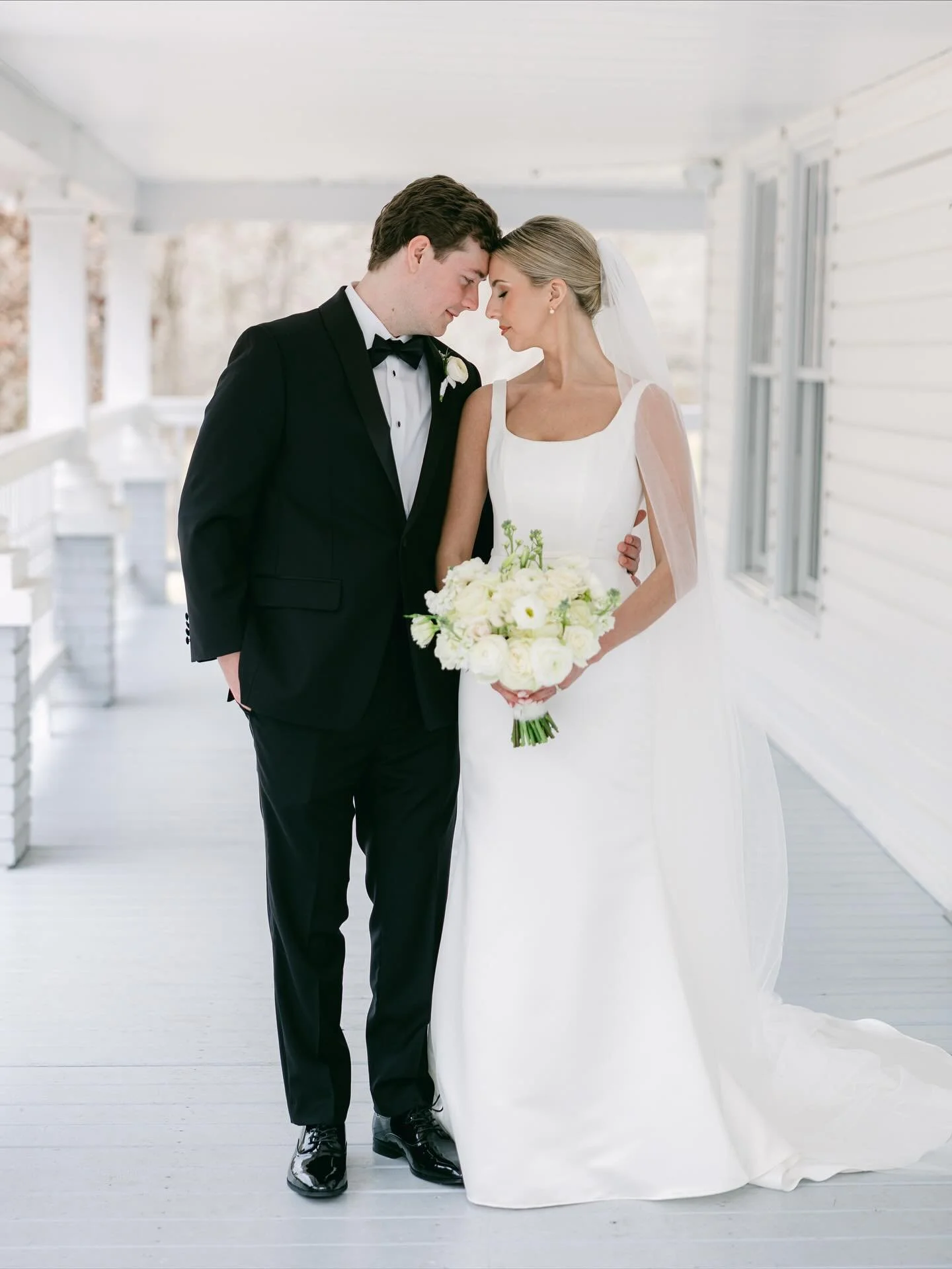 Kathryn and Jake&rsquo;s wedding day at The Sonnet House will forever be a favorite of mine🕊️

Photo: @carolinebobbittphoto