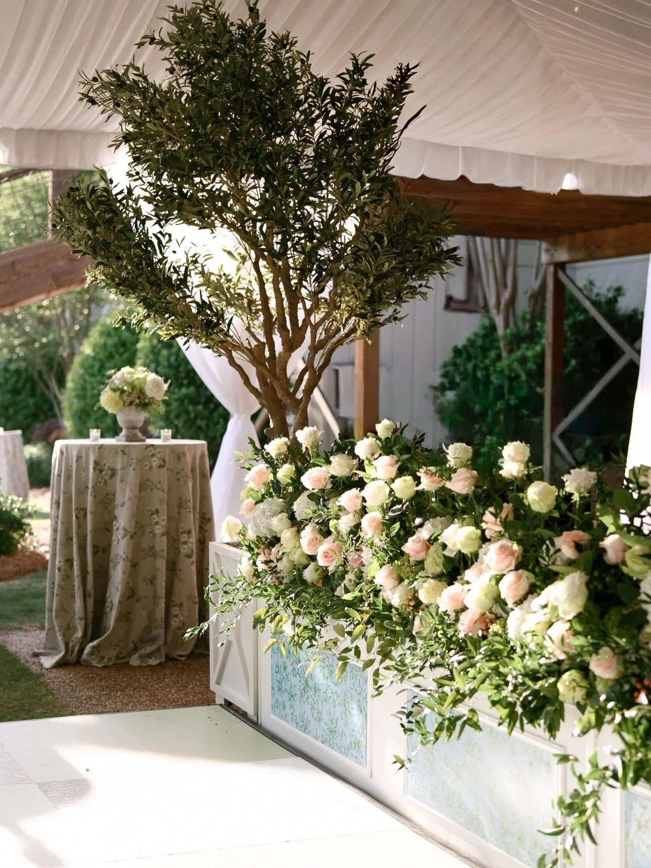 Some weddings are so hard to condense to 20 Instagram slides and Hannah and Christian&rsquo;s was one of them. So much intention, so many perfect moments. Forever grateful to have brought their vision to life! 

Planning and Design: Cameron Faulkner 