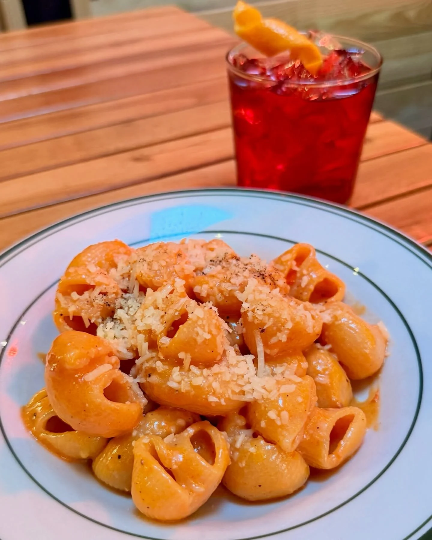 It’s ✨TAKEOVER NIGHT✨ with @grossypelosi 🍝here’s a peek into what we’re plating up tonight 👀
A few tables just became available so if you’ve been dreaming of Vodka Sawce ➡️ TAP THAT RESY LINK
✨Our full menu will also be av