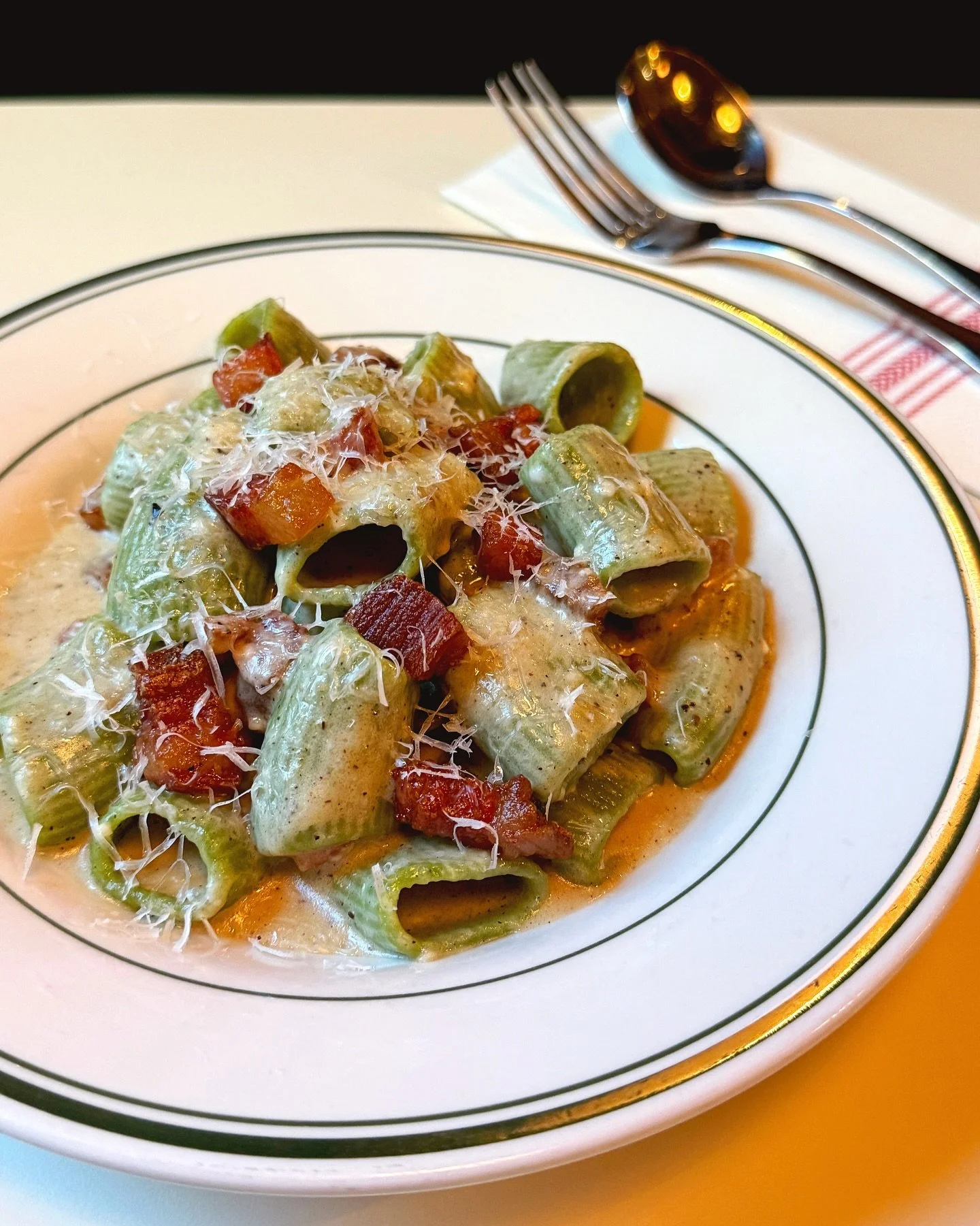 This could be your next meal&hellip; 👀 This week&rsquo;s specials ⬇️ 

🍅BRUSCHETTA: Marinated olives, cherry tomatoes, grilled artichokes, mozzarella, balsamic vinegar + basil. Fresh + bursting with flavor! 

🍝 RIGATONI VERDE ALL&Aacute; GRICIA: K