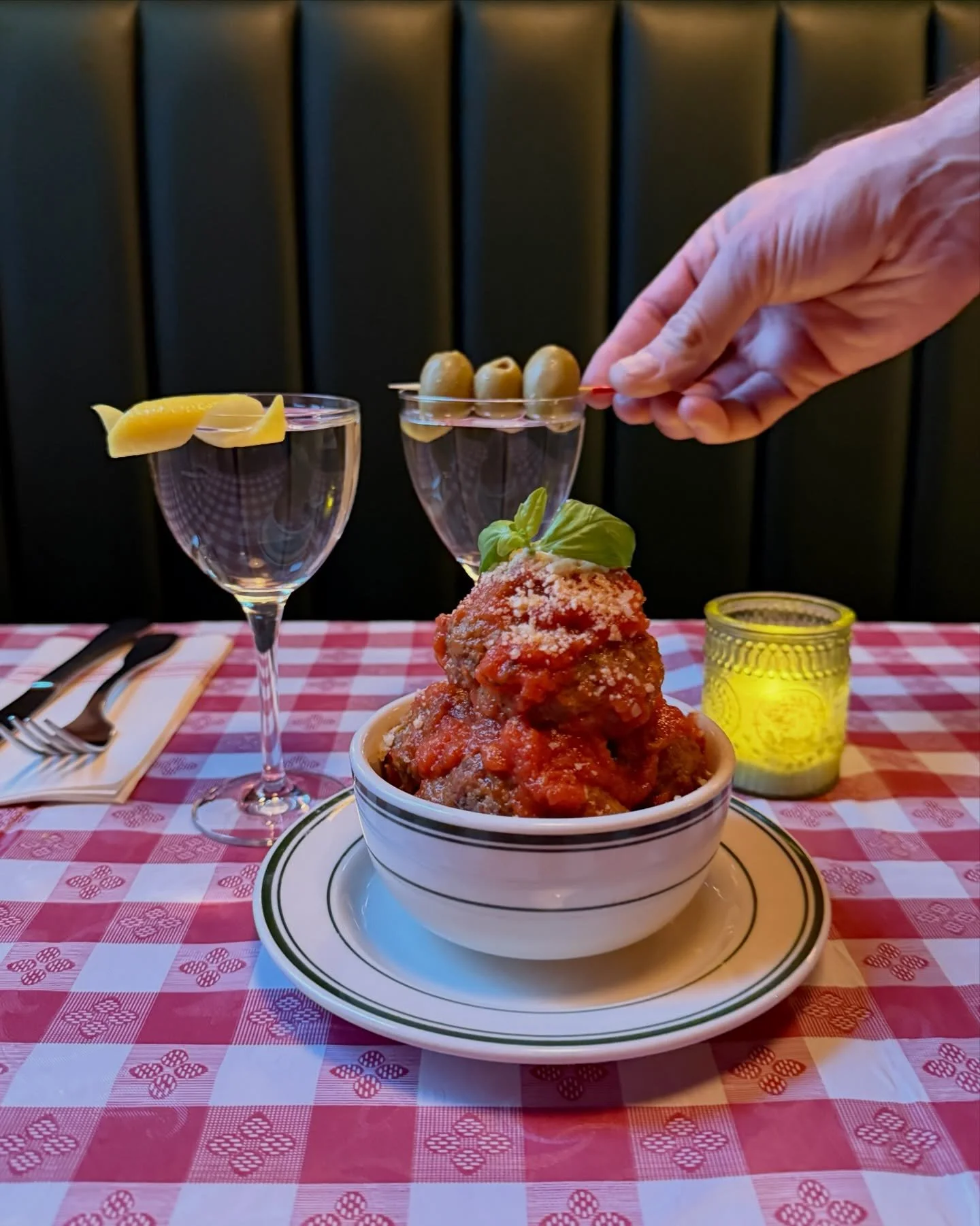 🍝 MEATBALL &amp; MARTINI MONDAY🍸 

Our MEATBALL MONDAYS just got better&hellip;$10 Martinis! $10 Meatballs! $18 Spaghetti &amp; Meatballs! (And we&rsquo;ve got a kids size for our little friends) $15 Meatball Heroes! Every week, all Monday long. 🕺