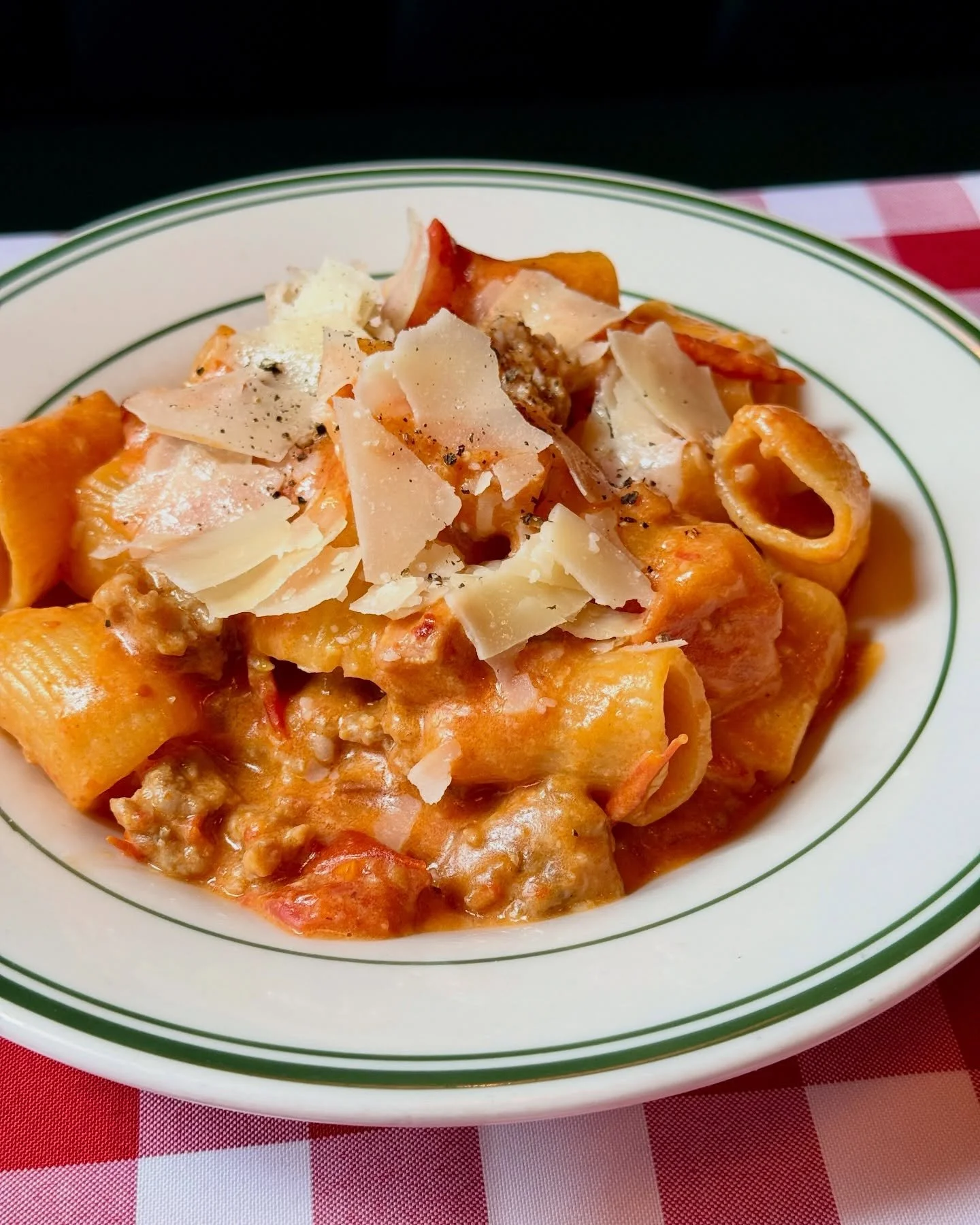 Specials specials everywhere! This weekend and beyond ☀️⬇️

🍝RIGATONI ALLA ZOZZONA: Smoked pancetta, sausage, tomato &amp; pecorino. Think of it as a love child of the trifecta 🙏 Carbonara, Amatriciana, and Cacio e Pepe. Rich, luscious, delicious.
