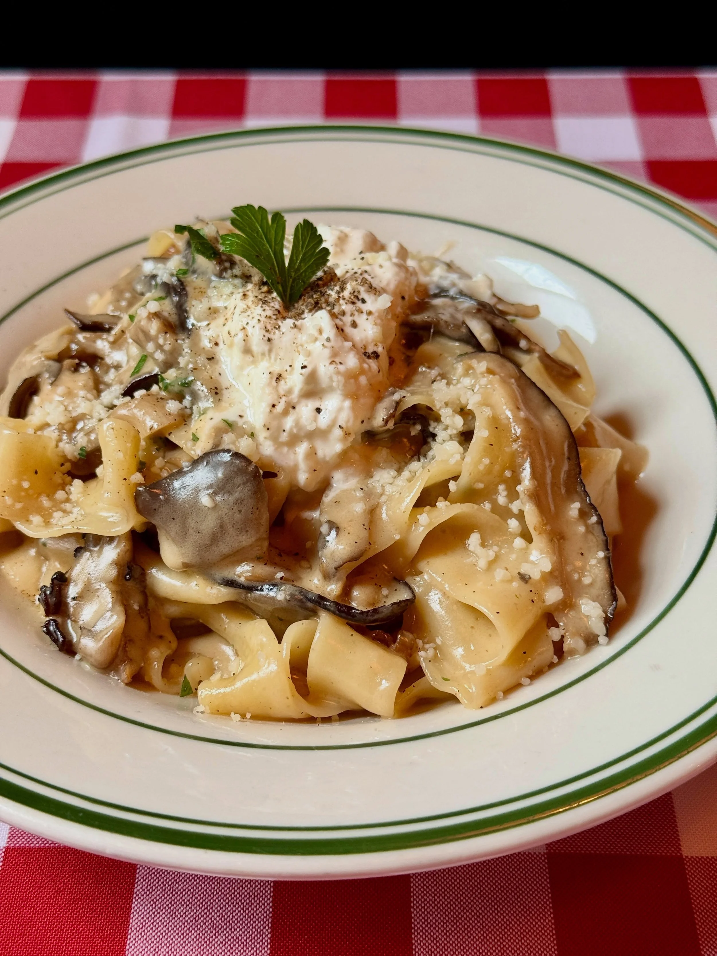 🍄&zwj;🟫PAPPARDELLE &amp; MUSHROOM🍄&zwj;🟫 Wild mushrooms, confit garlic, stracciatella + parmesan. ✨ Light and silky, it&rsquo;s a staff favorite and cozy pick for warm summer nights.

🛵 Available daily for dine-in, take-out or delivery