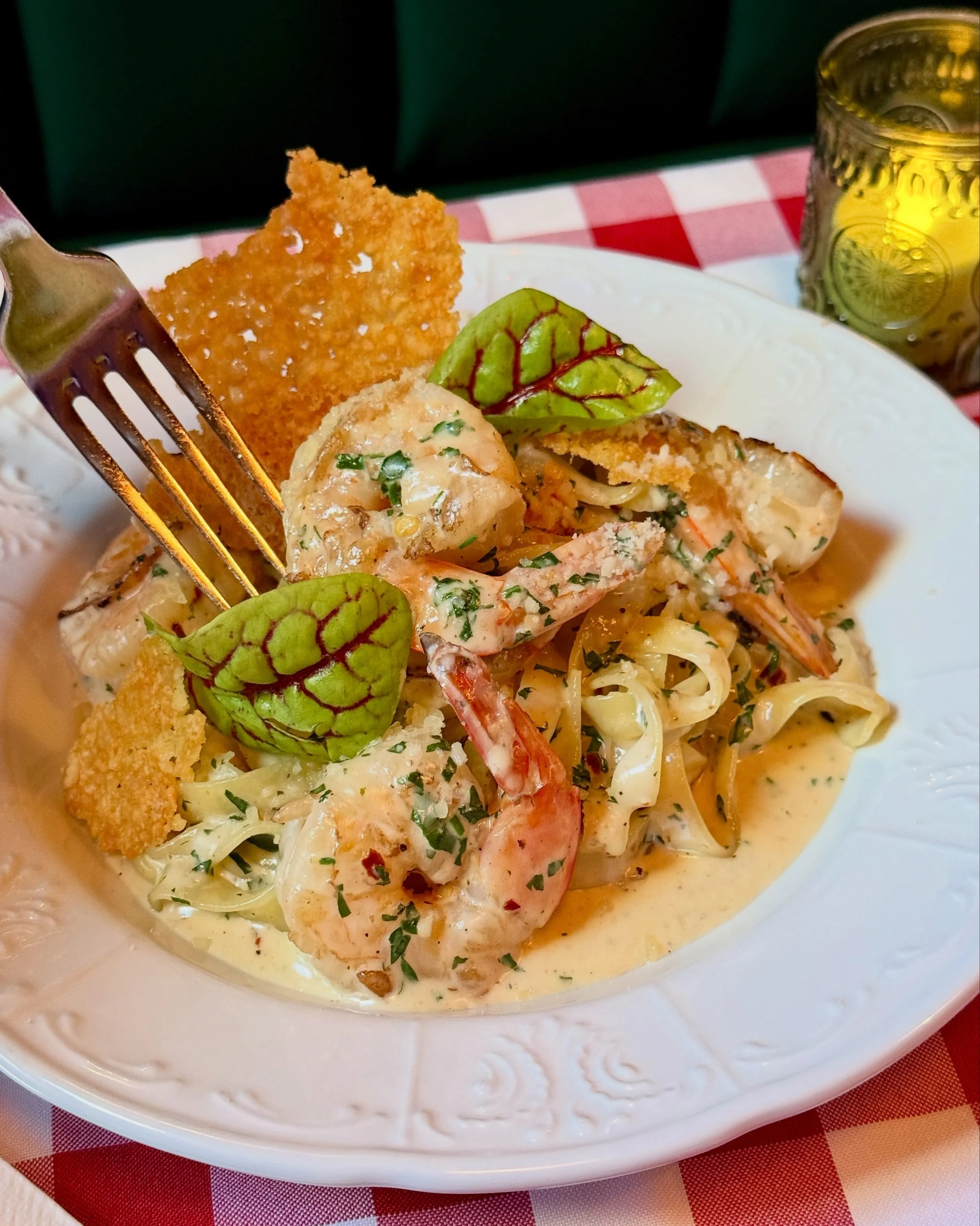 What a catch! Hitting your plate🍴this week! ⬇️

🍝SHRIMP FETTUCCINE: pan-seared shrimp, garlic parmesan cream sauce, with parsley &amp; crispy parmesan

🥩STEAK FRITES: 10oz of pan seared rib-eye dressed with salsa verde (parsley + mint + shallot + 