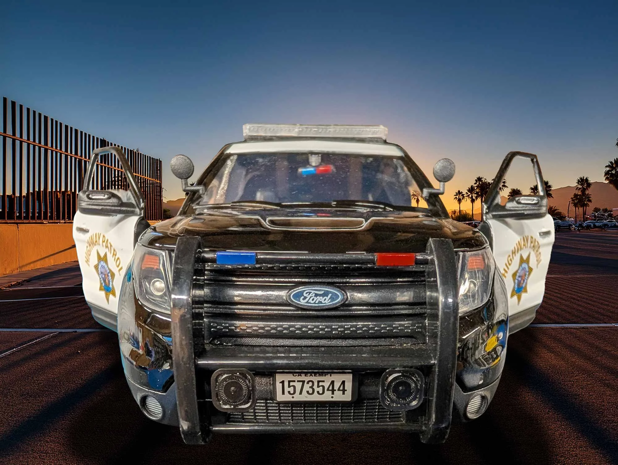 Whelen Siren Speakers Low Profile shown on 1:18 model