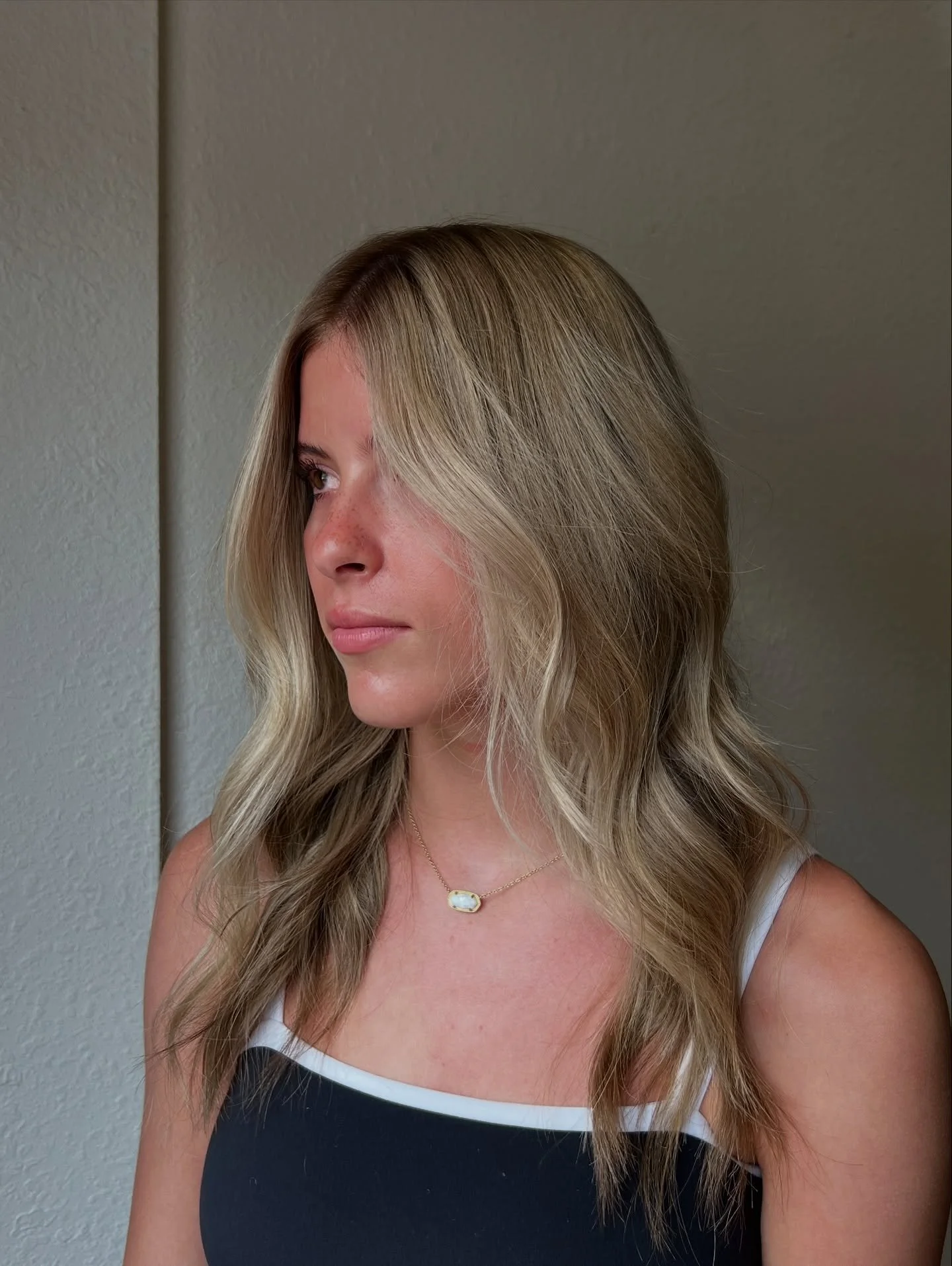 If you&rsquo;ve ever gone blonde and felt like your hair just didn&rsquo;t look right, maybe it&rsquo;s too brassy, too harsh, or left feeling dry I promise you&rsquo;re not alone. This is where a blonde reparative correction comes in. 

Here&rsquo;s