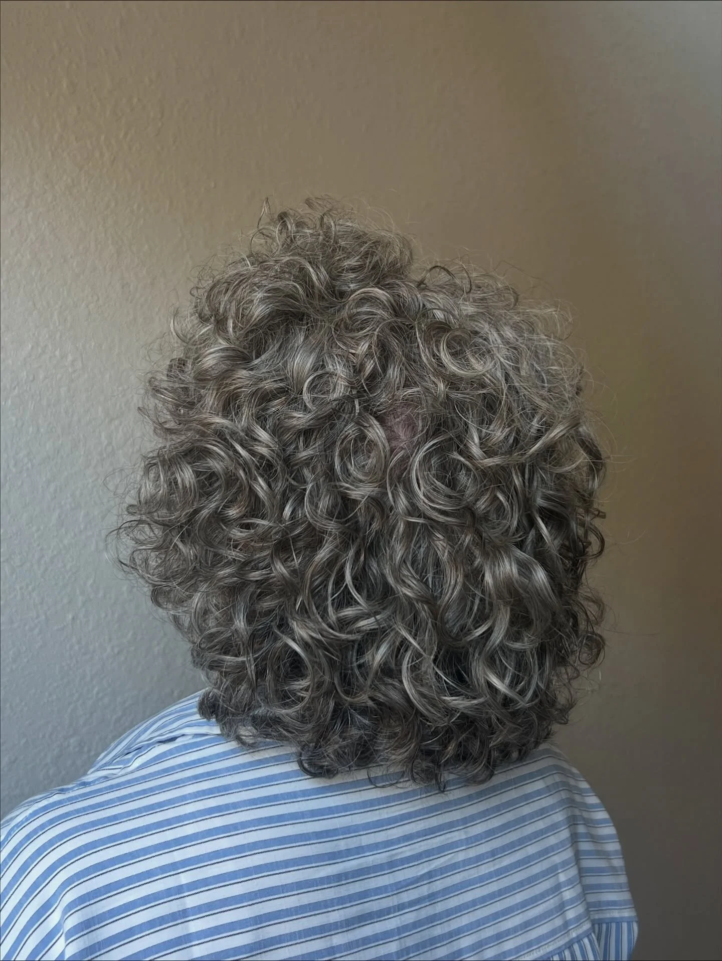 Embracing our curls AND our fun grays over here!! 

There is such freedom in working with your curls and natural grays as opposed to working against it. Allowing yourself to fall into a simple routine that compliments your hair can truly bring harmon