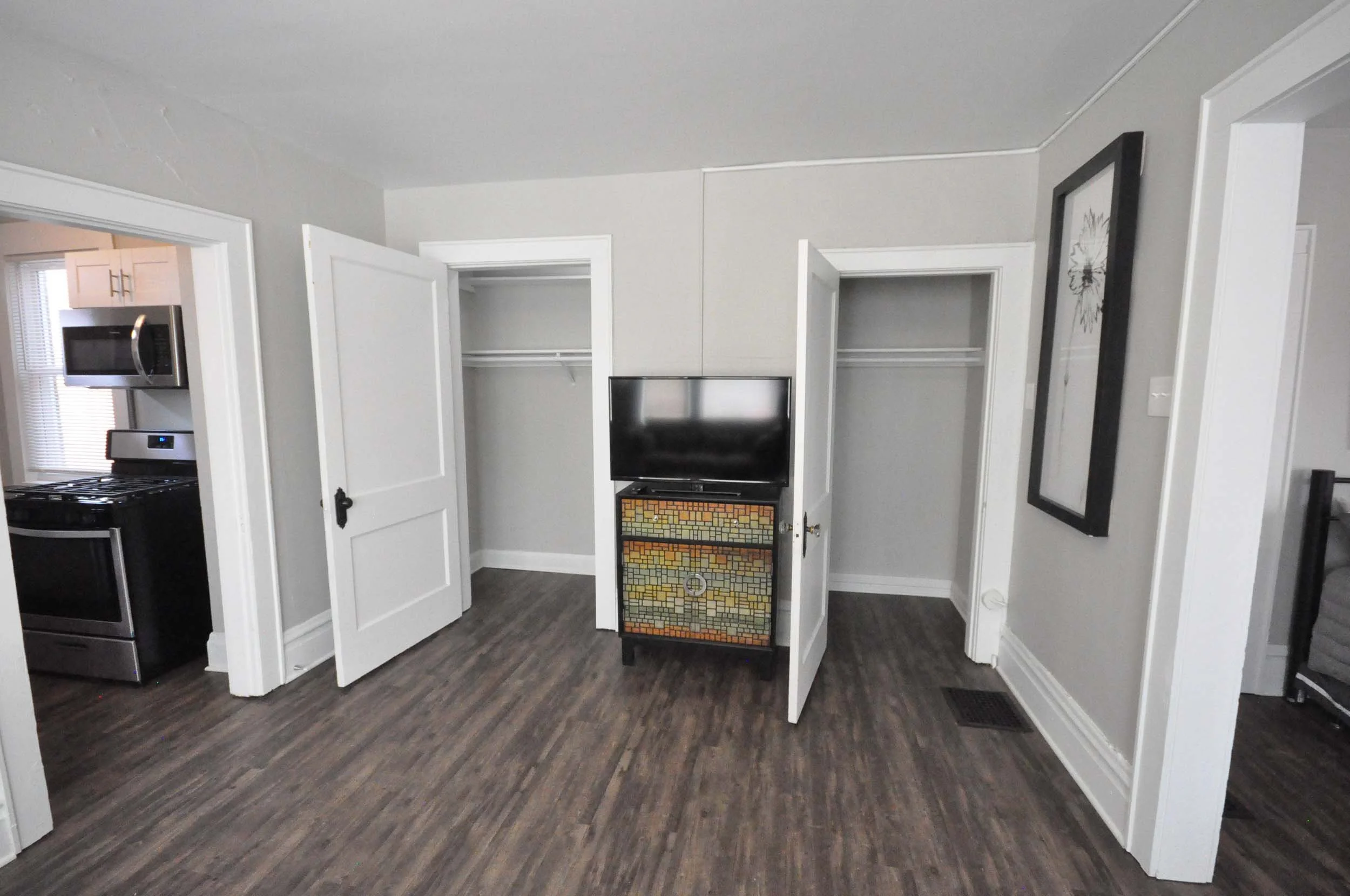 Dimora Short North Apartments | Living Room and Closets