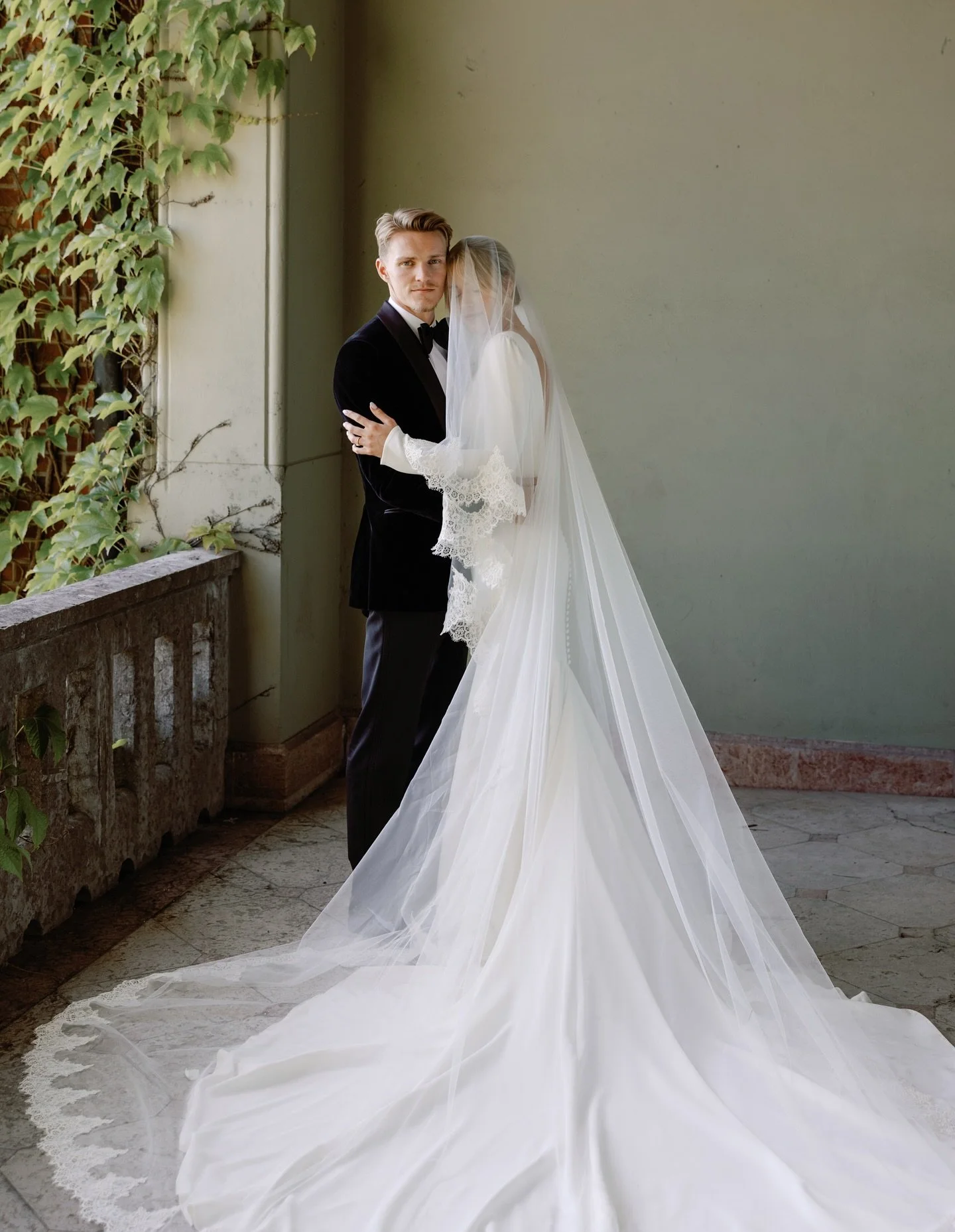 Late June gave me the honor of documenting the wedding weekend of the extraordinary @odegaard.98 and @helenespilling in Oslo. A celebration full of unforgettable moments!
Here are a few glimpses from the weddingday. 
Forever grateful to the incredibl