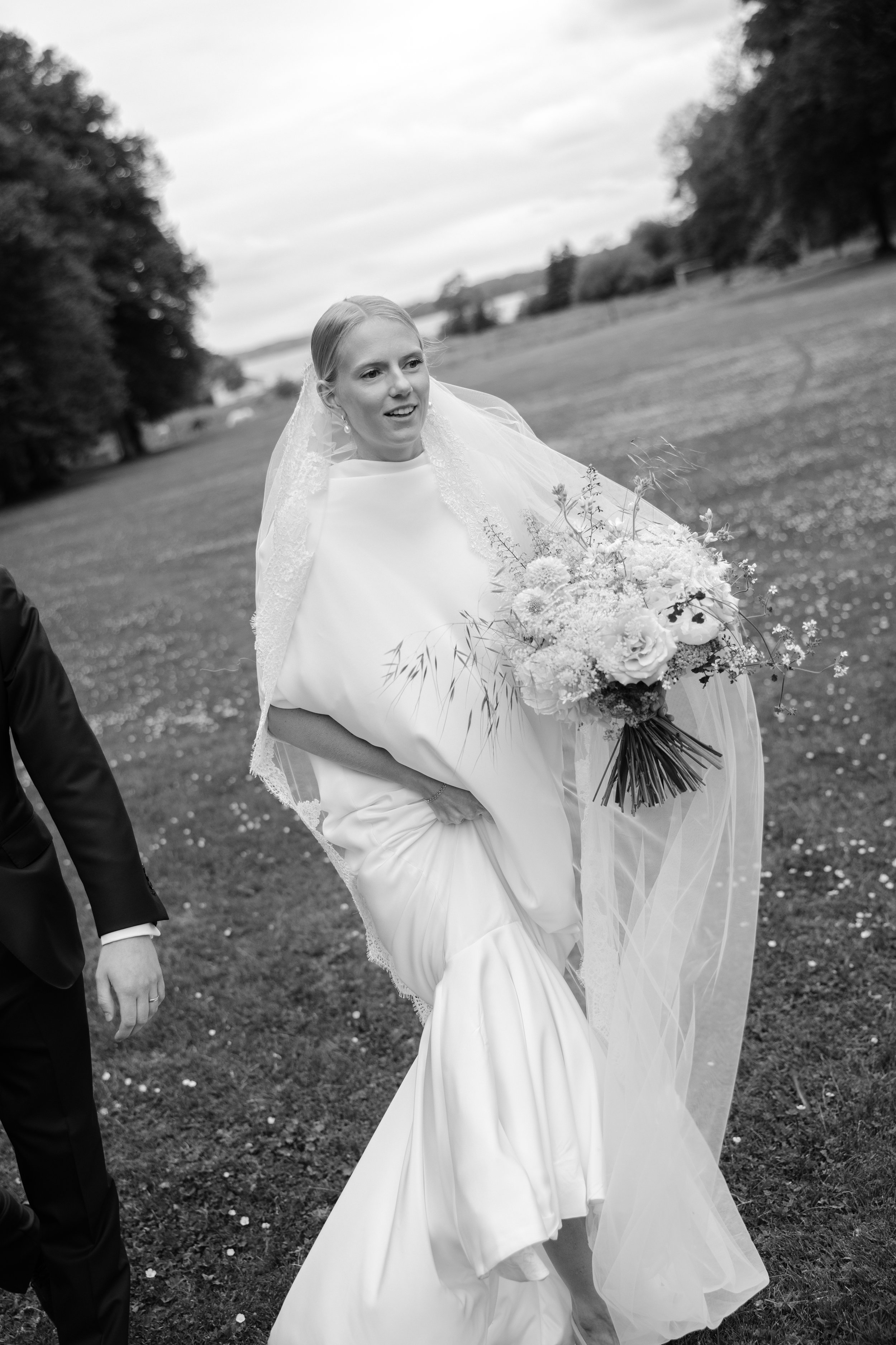 Isabella & Viktor - A romantic summer wedding at Rånäs Castle