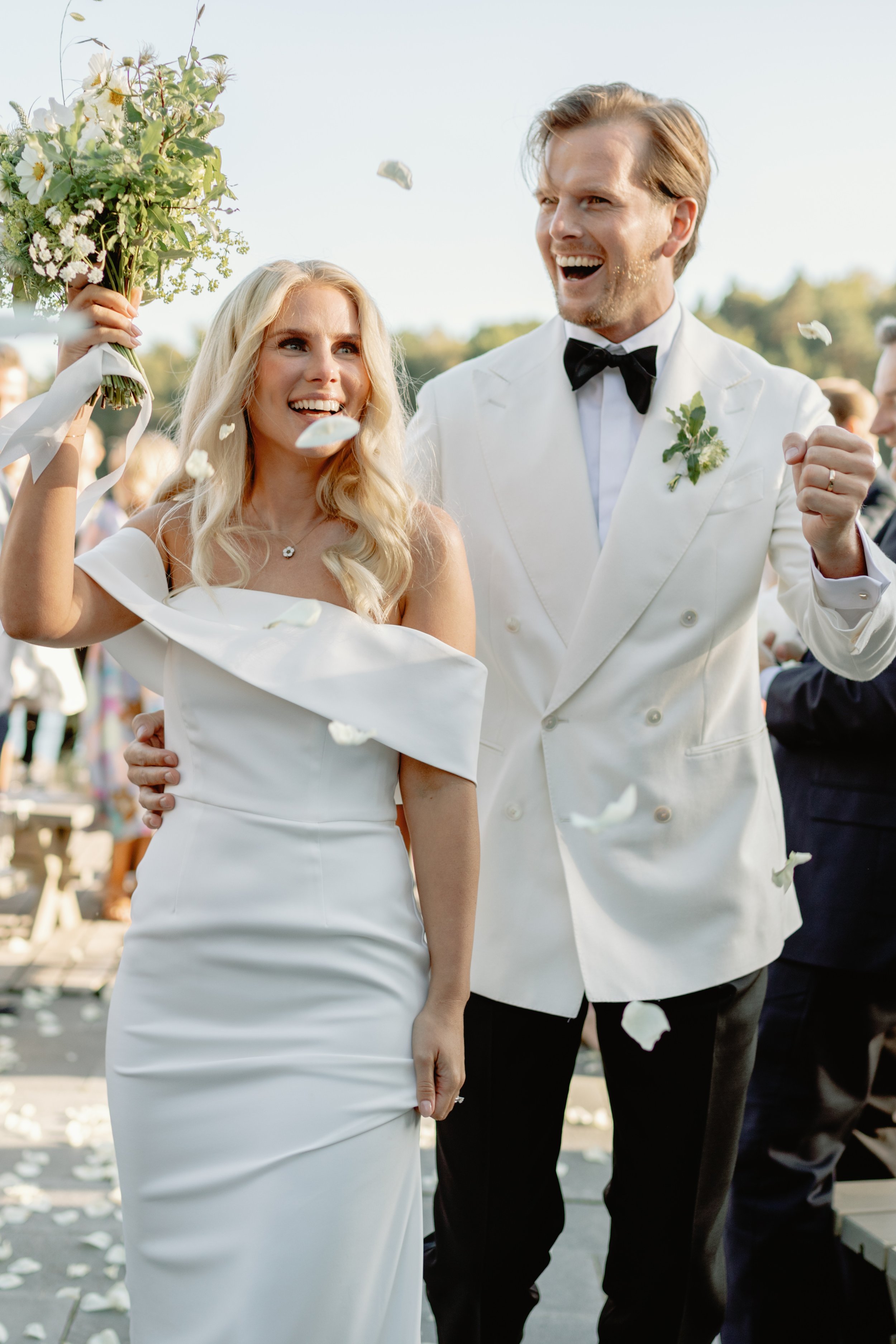 Emma & Jonathan - Archipelago Wedding at Smådalarö Gård