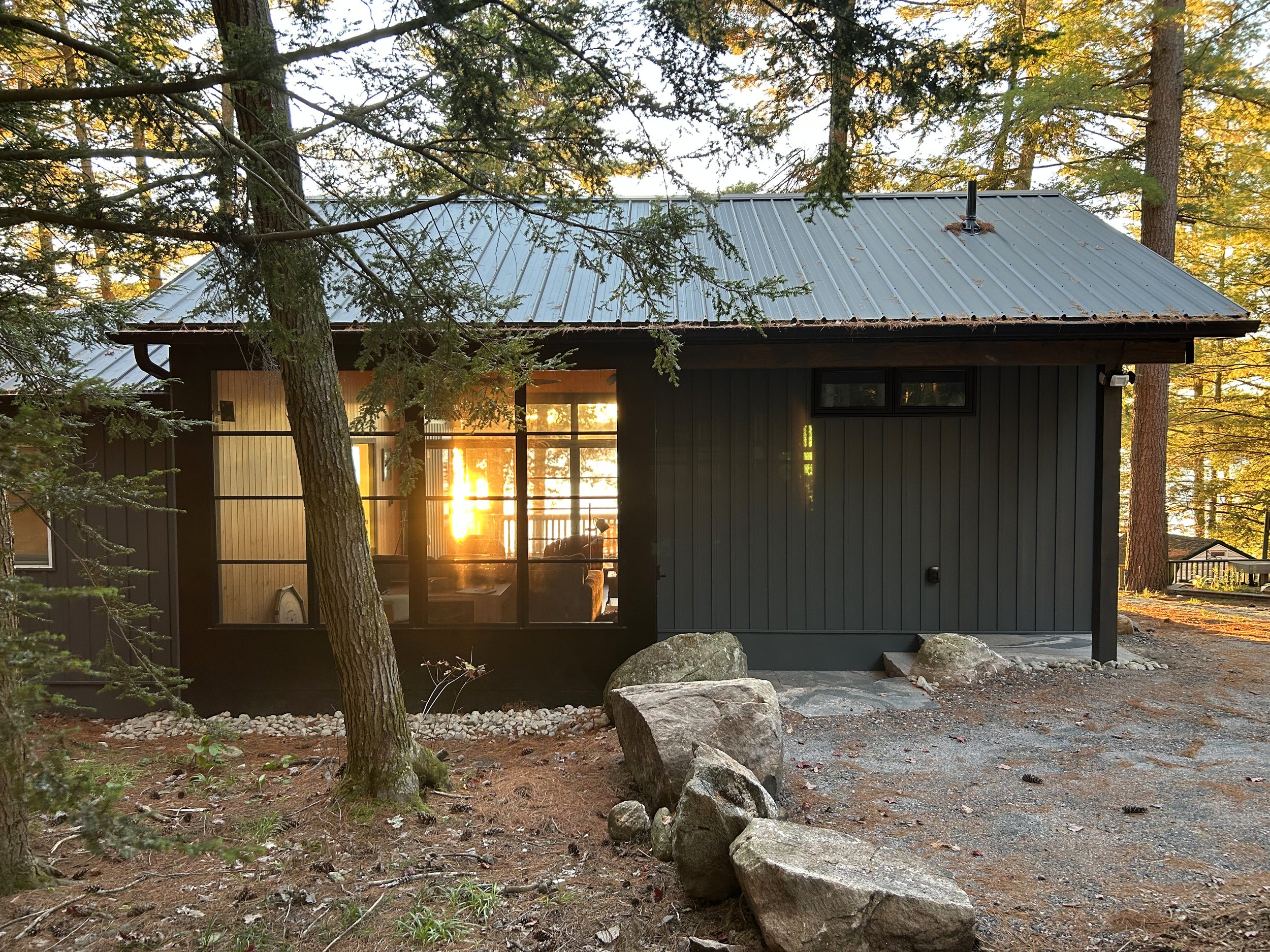 muskoka-cottage-exterior1-studio-maggs.jpg