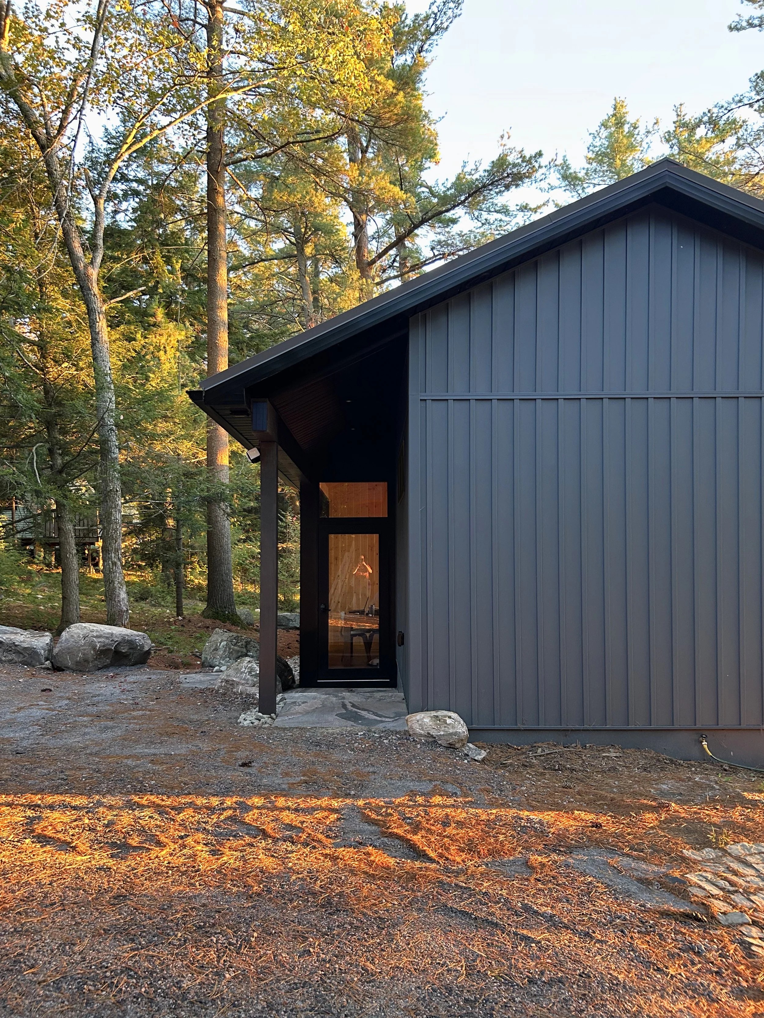 muskoka-cottage-exterior2-studio-maggs.jpg