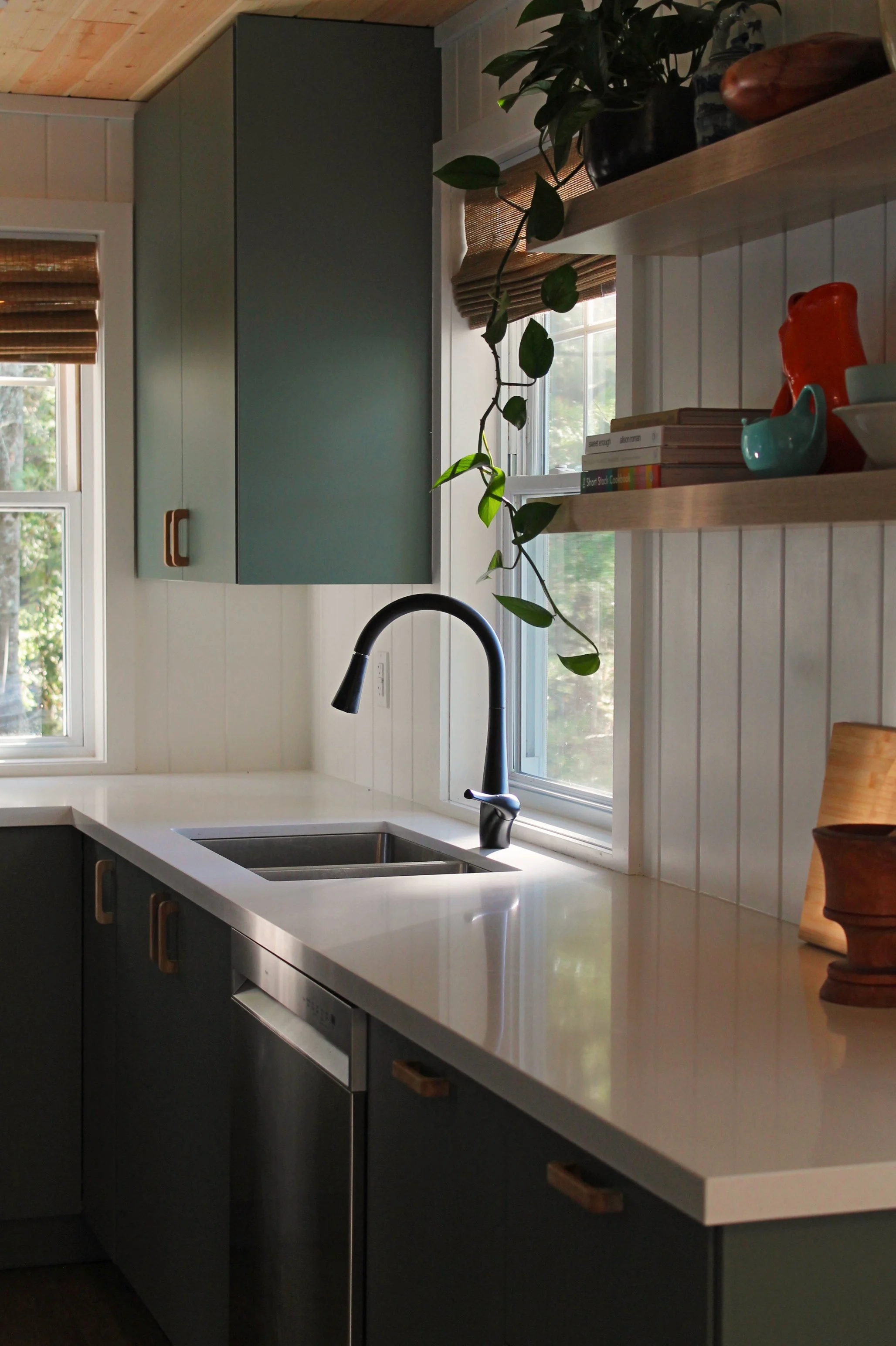 muskoka-cottage-kitchen-detail-studio-maggs.jpg