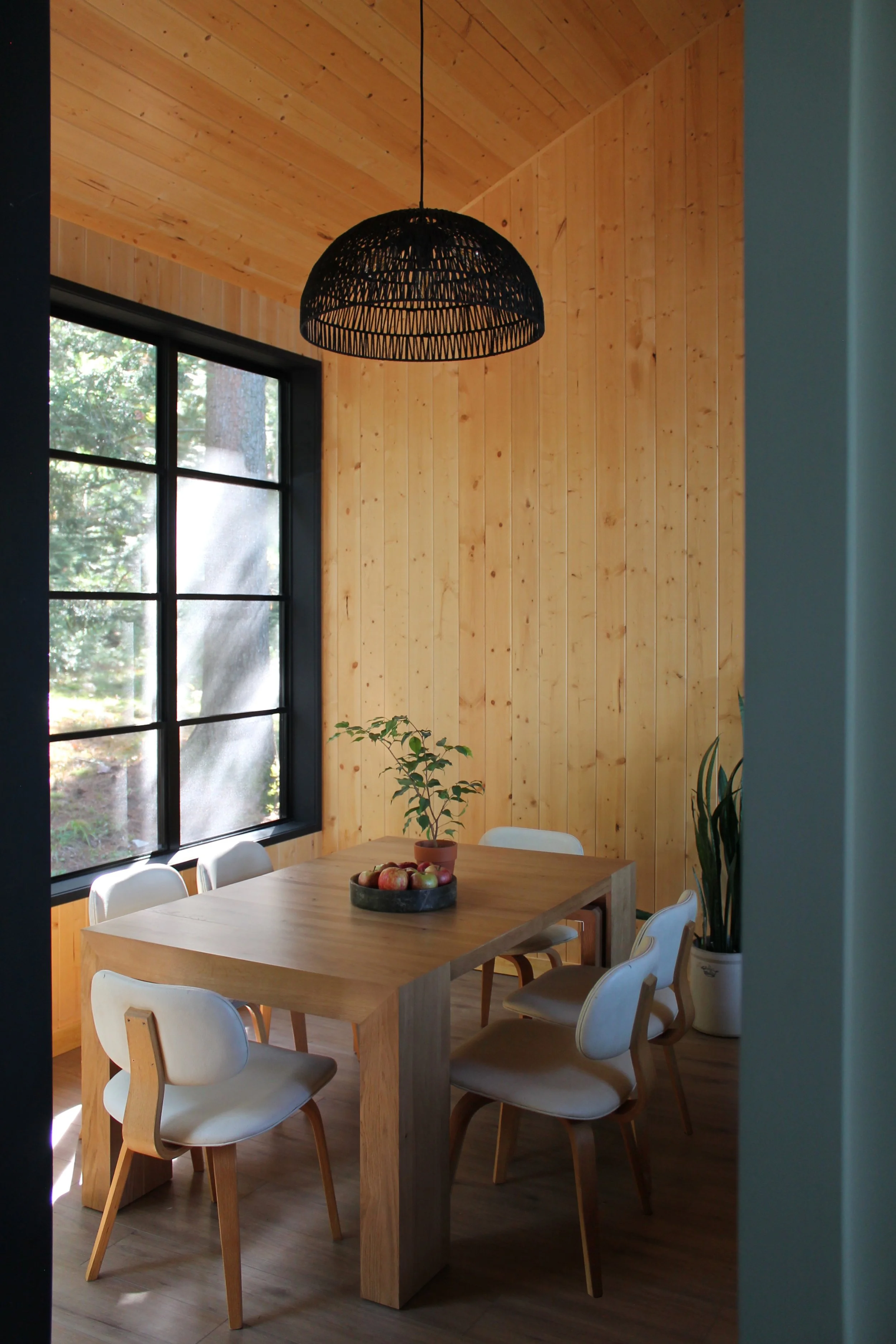 muskoka-cottage-dining3-studio-maggs.jpg