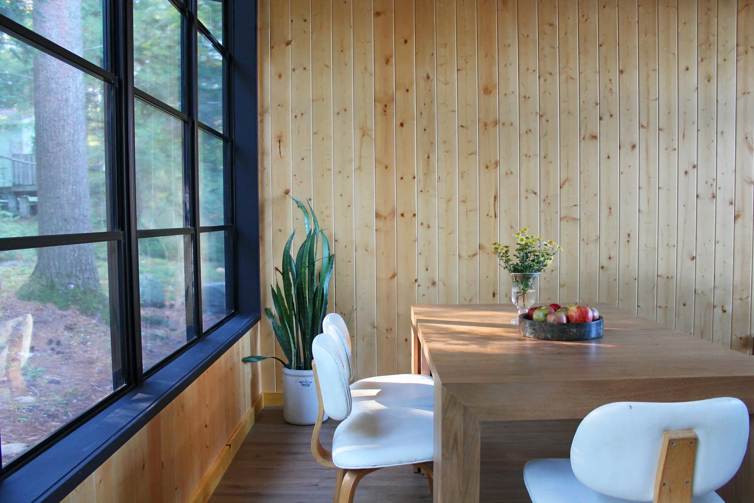 muskoka-cottage-dining2-studio-maggs.jpg