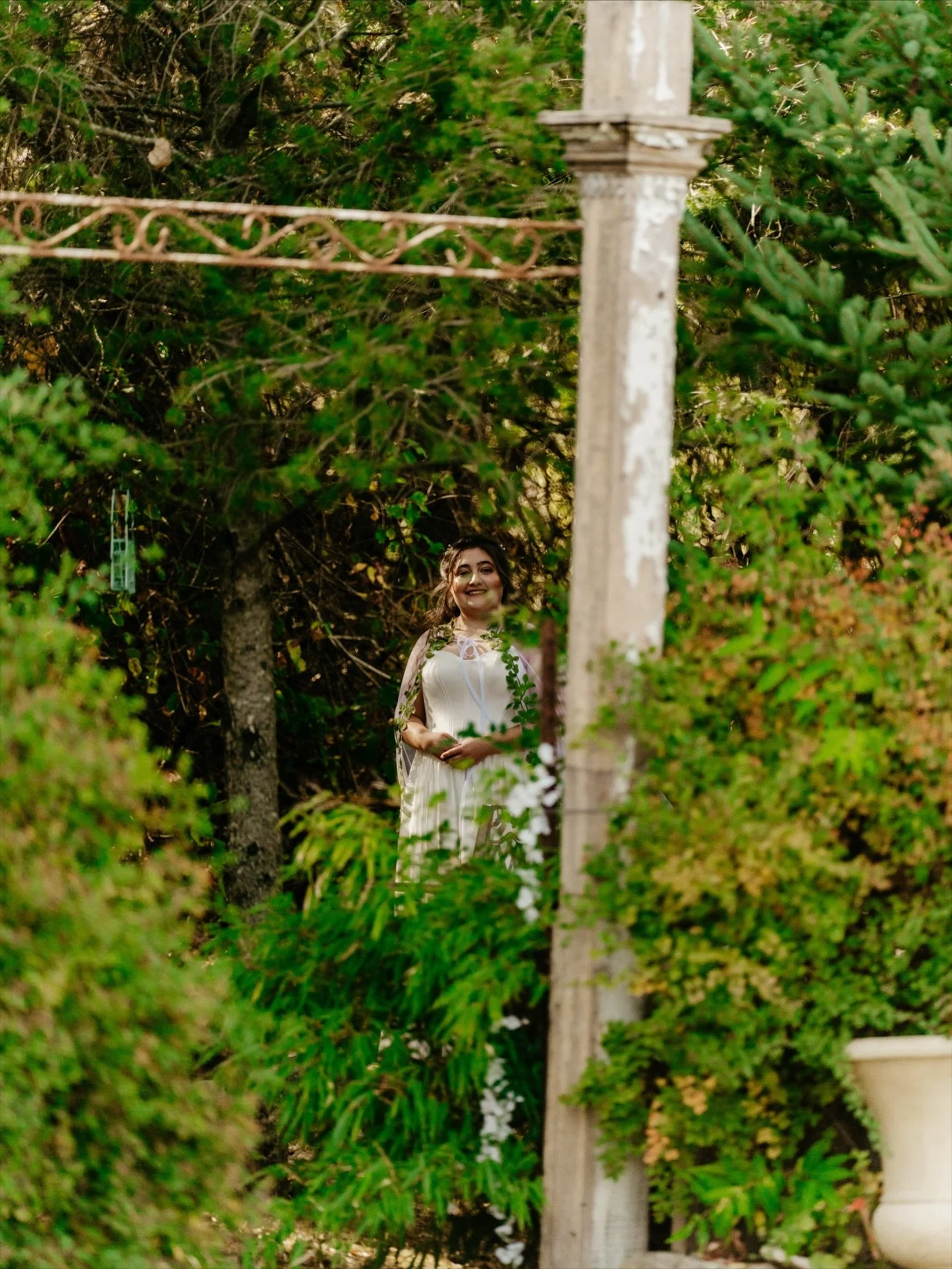 Every wedding has at least one mini crisis &mdash; the difference is whether anyone notices.
Here&rsquo;s the part of the day guests never saw&hellip; and never will.

@djchulo__thedon starts the brides song I&rsquo;m fluffing her dress telling her t