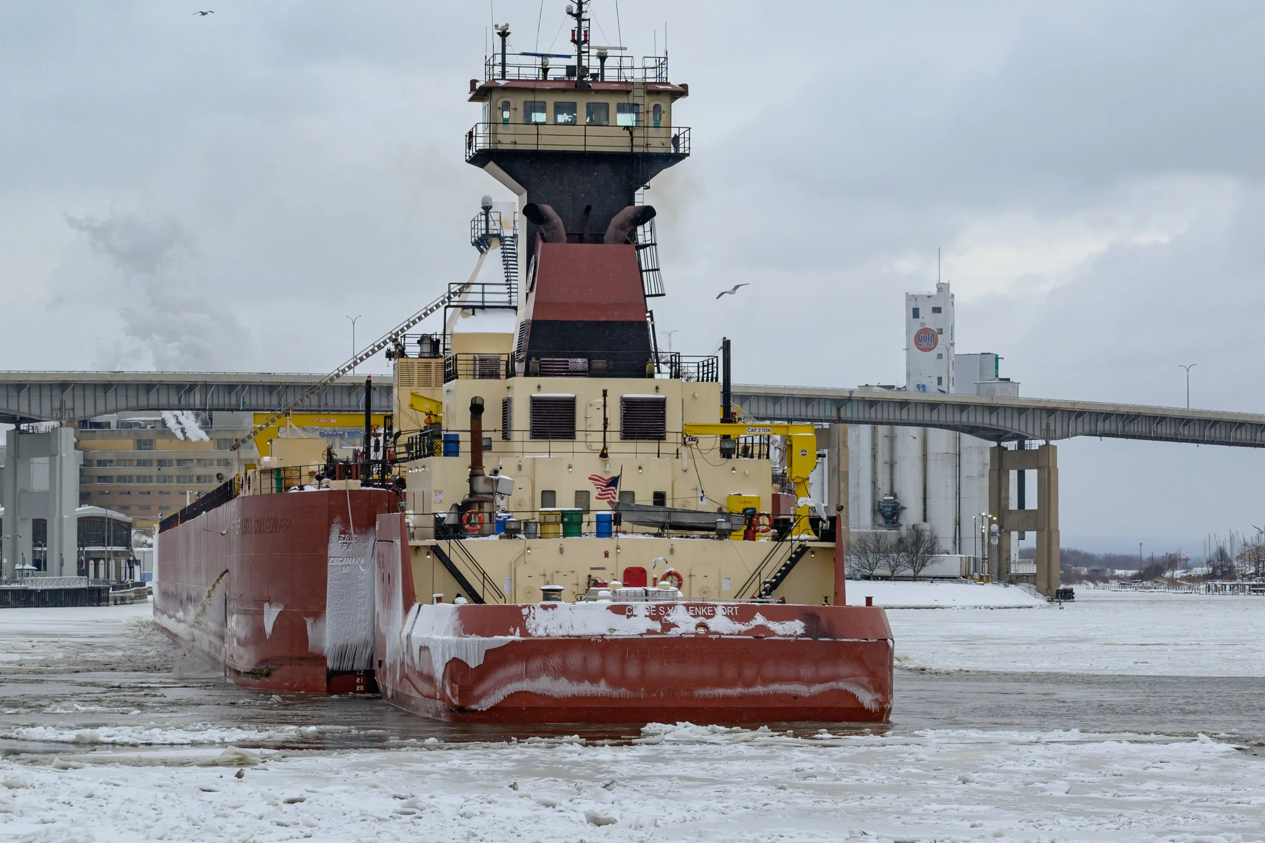 That's a deep snow pile-1.JPG