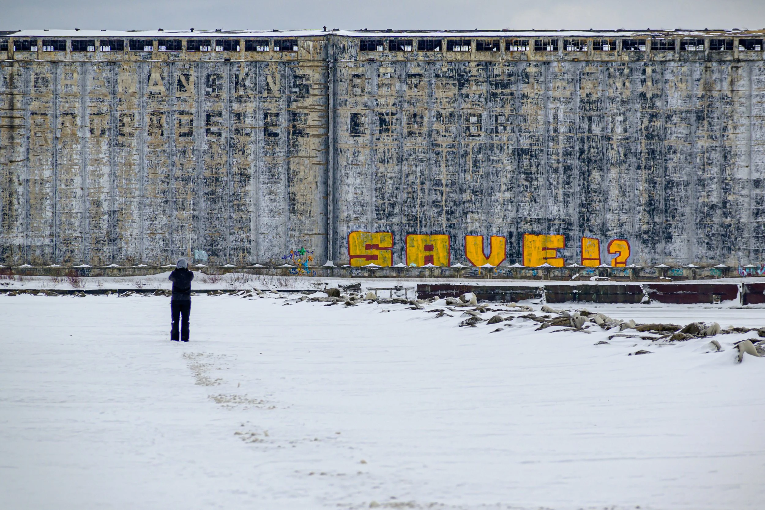 That's a deep snow pile-21.JPG