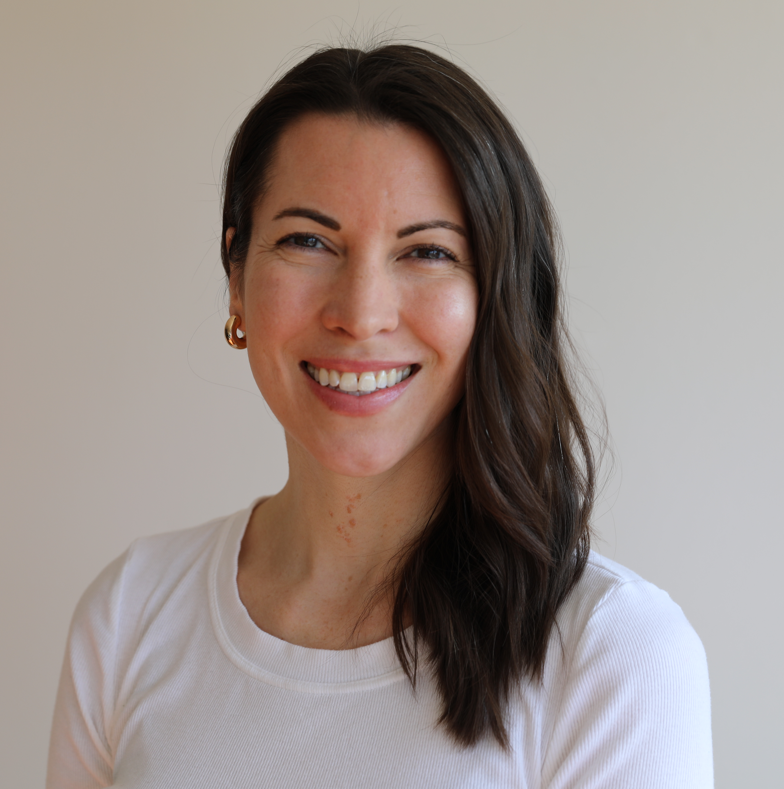 Catherine Hernandez, licensed clinical social worker specializing in treatment of trauma and chronic pain with adults virtually across Florida and New York