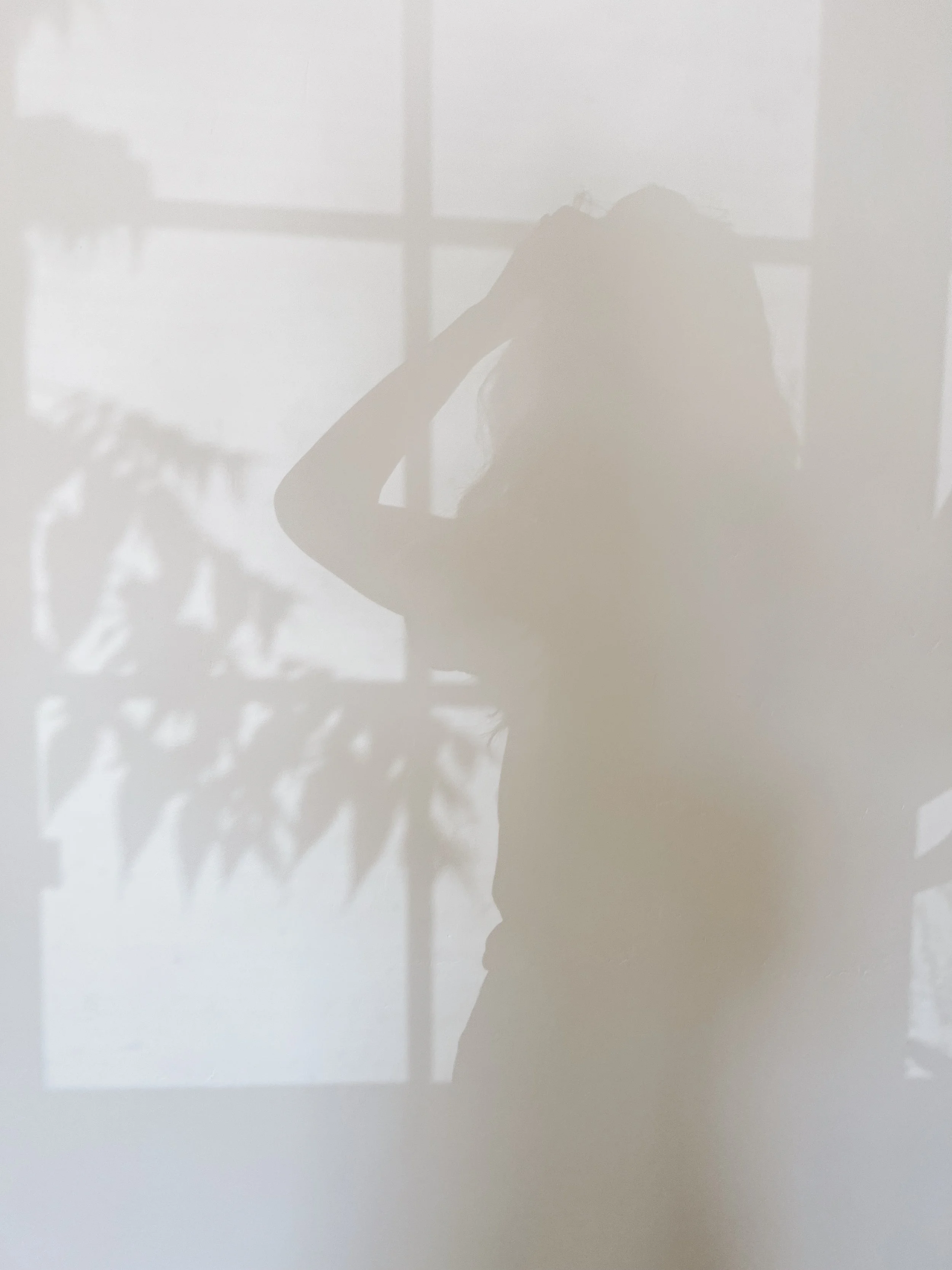 Welcome to Stay & Thrive Coaching, silhouette of a woman, ready to embark on a new journey