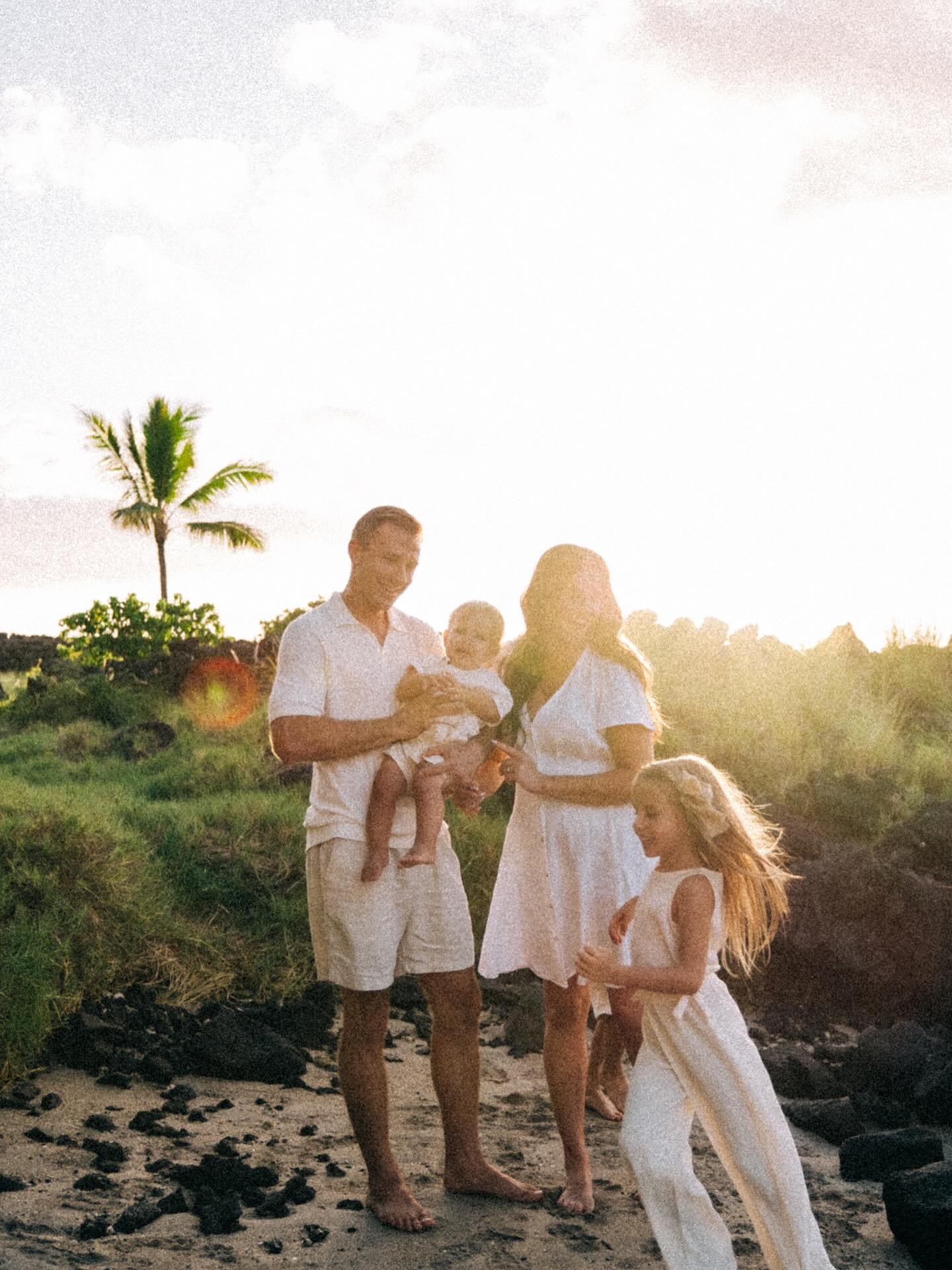 Just going to leave these here&hellip;
Some moments don&rsquo;t need many words&mdash;
they speak for themselves. 🤍

#HeatherNicoleImages #bigislandphotographer #naturalmoments #foreversouvenirs #kailuakonastyle #bigislandbusiness #unfilteredbeauty 