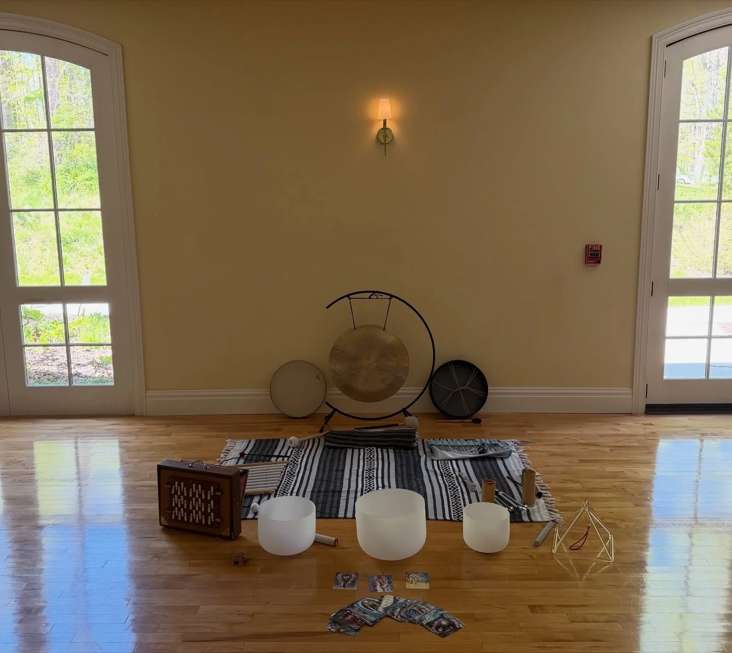 Scenes from a private full moon sound session today at @mirbeaurhinebeck.

Always grateful to share this work with those who come to rest and receive.

Excited to welcome a larger group into this space with me next week.
Details and registration are 