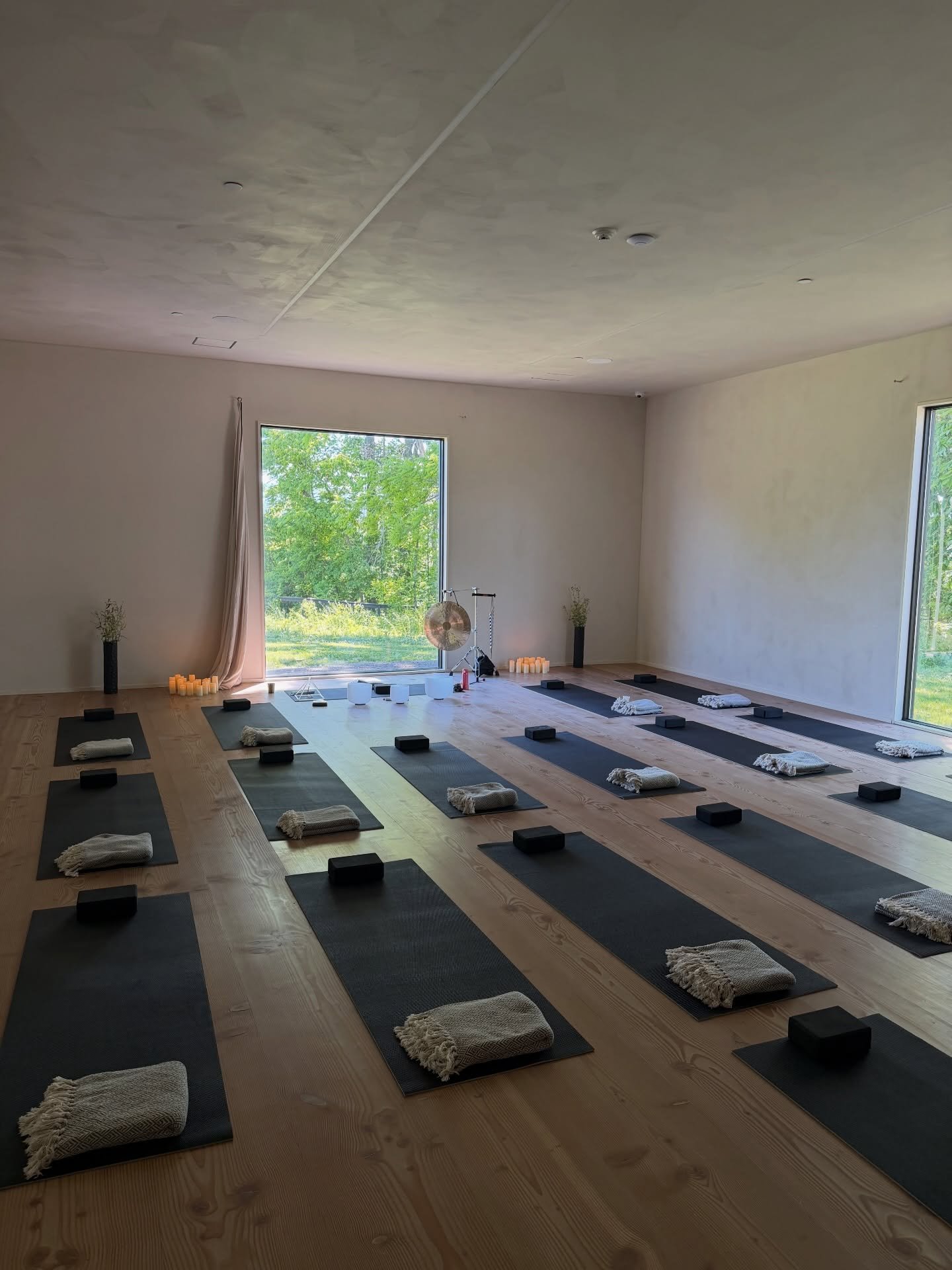 Scenes from this past week.

A beautiful sound experience for a corporate group @inness_ny 

Saturday&rsquo;s saggar firing to complete a season of clay instrument making with @koyoltzintli 

Sunday&rsquo;s Somatics, Sound &amp; Sips @slowfoxfarm .


