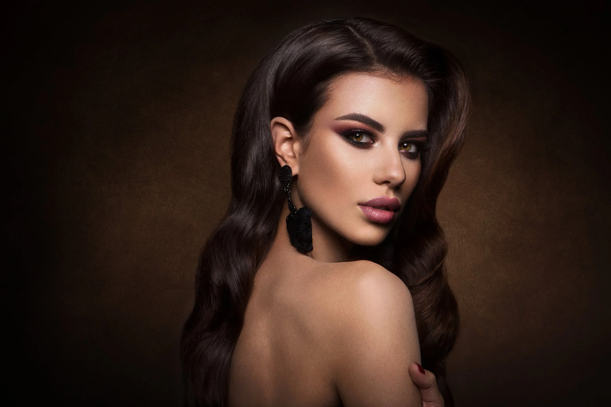 beautiful-woman-with-professional-make-up-2021-08-26-22-32-33-utc.jpg
