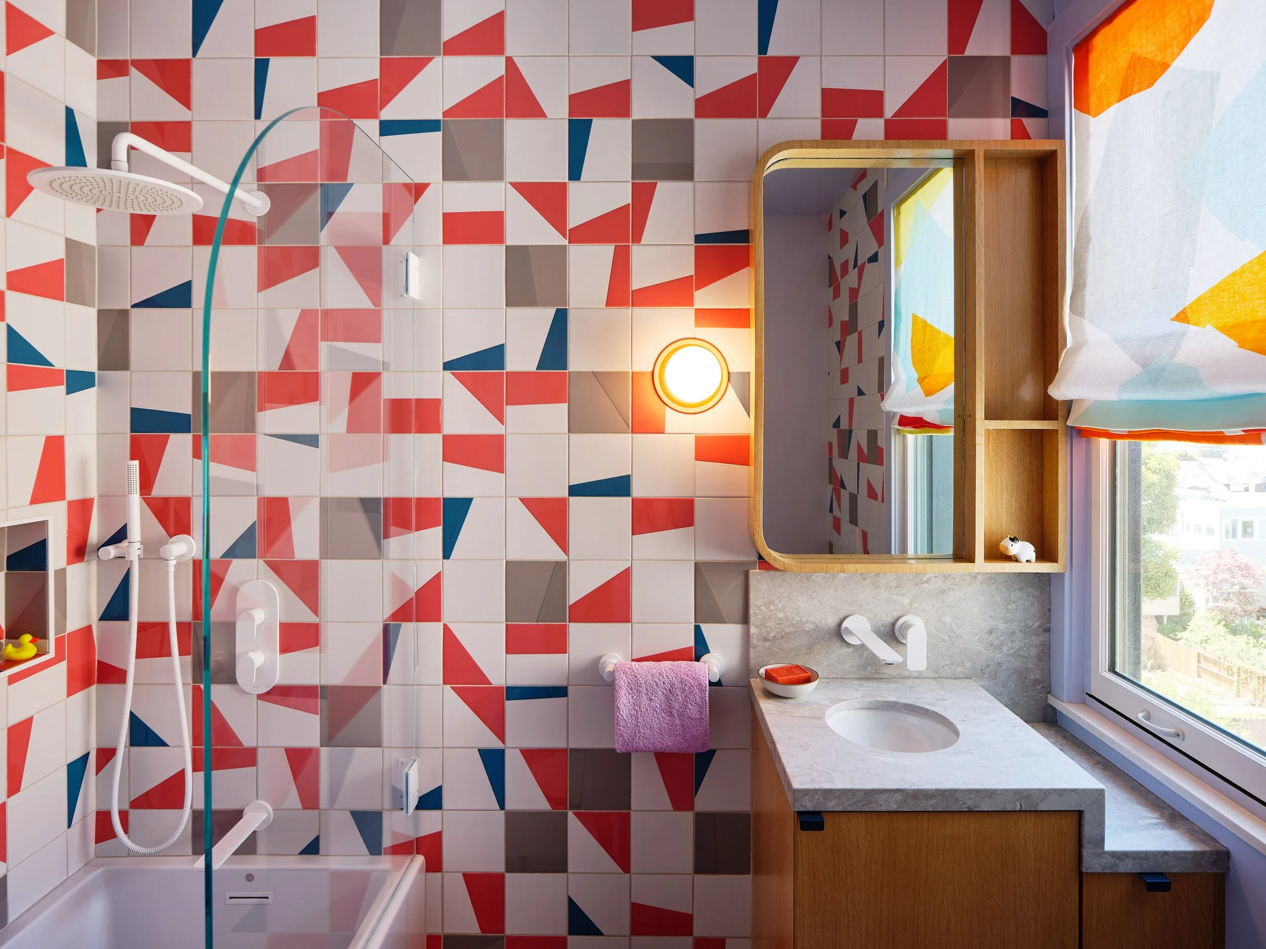 553_15thAve_Bath_04.jpg