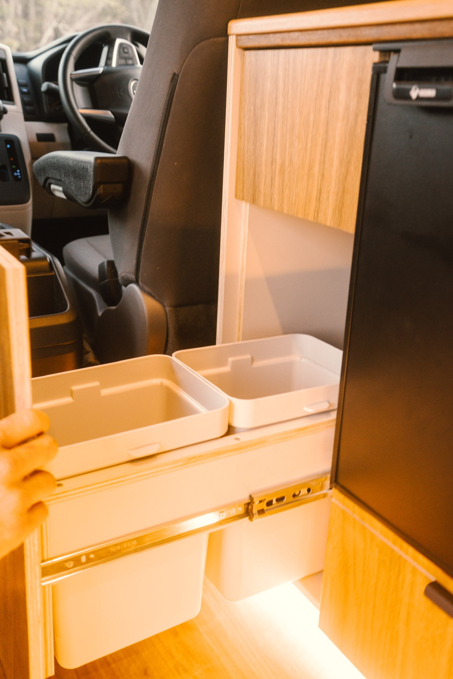HITOP HIACE-101.jpg