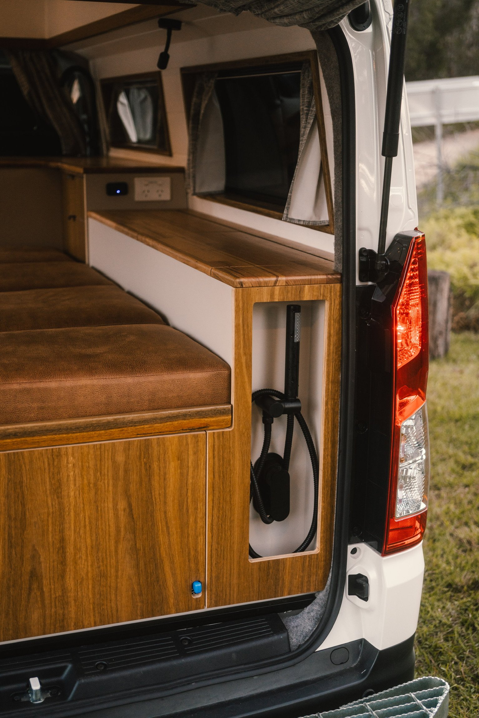 HITOP HIACE-57.jpg