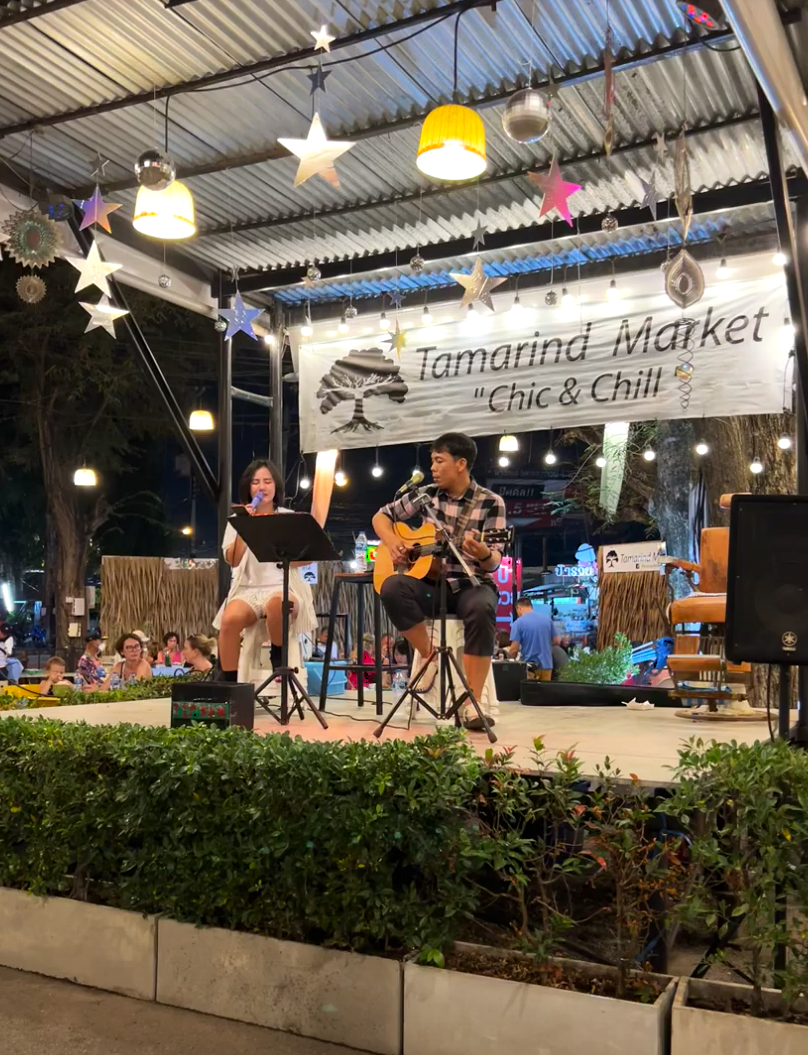 Tamarind market singers - Hua Hin.png