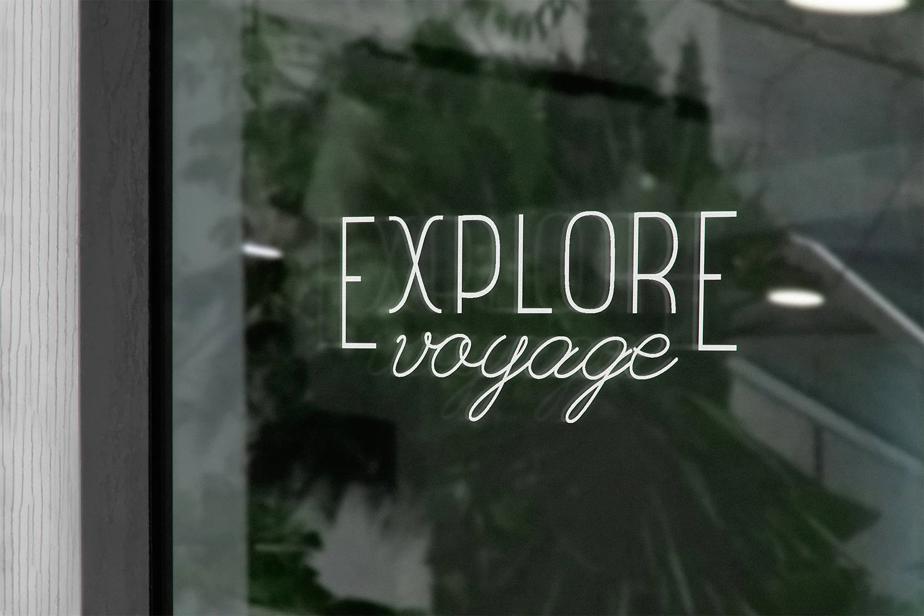 vitrine Explore voyage.jpg